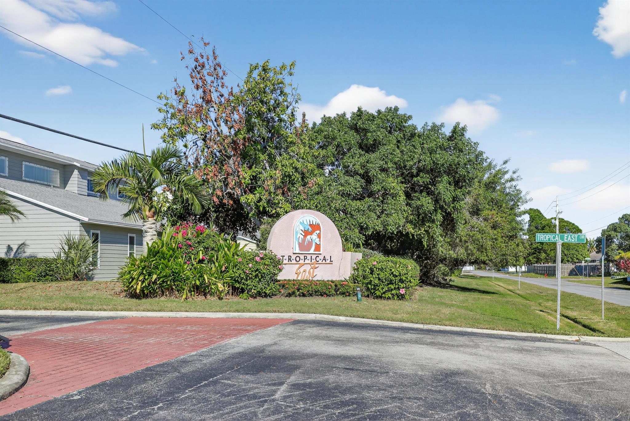 TROPICAL EAST - Residential