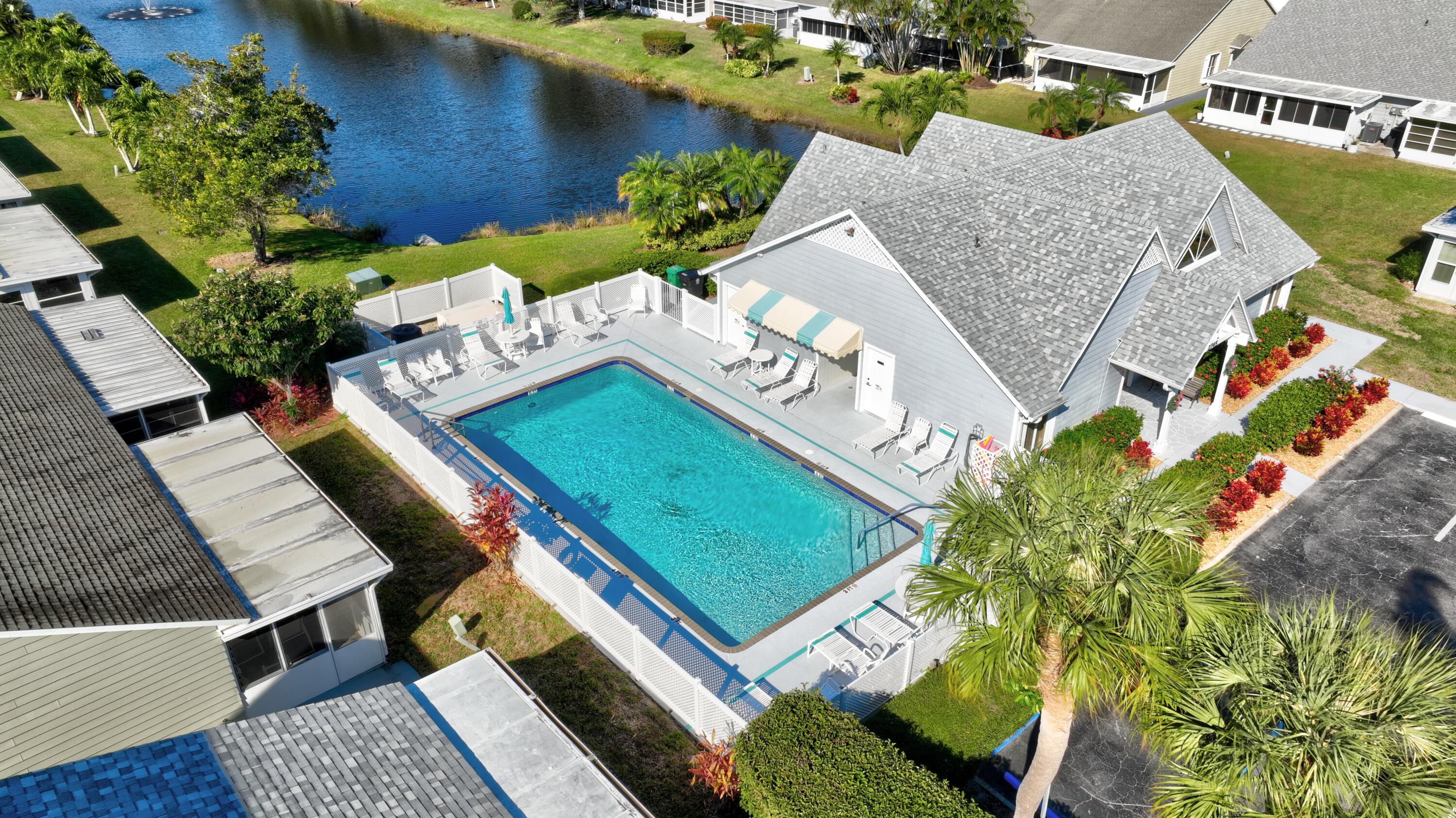 TROPICAL EAST - Residential