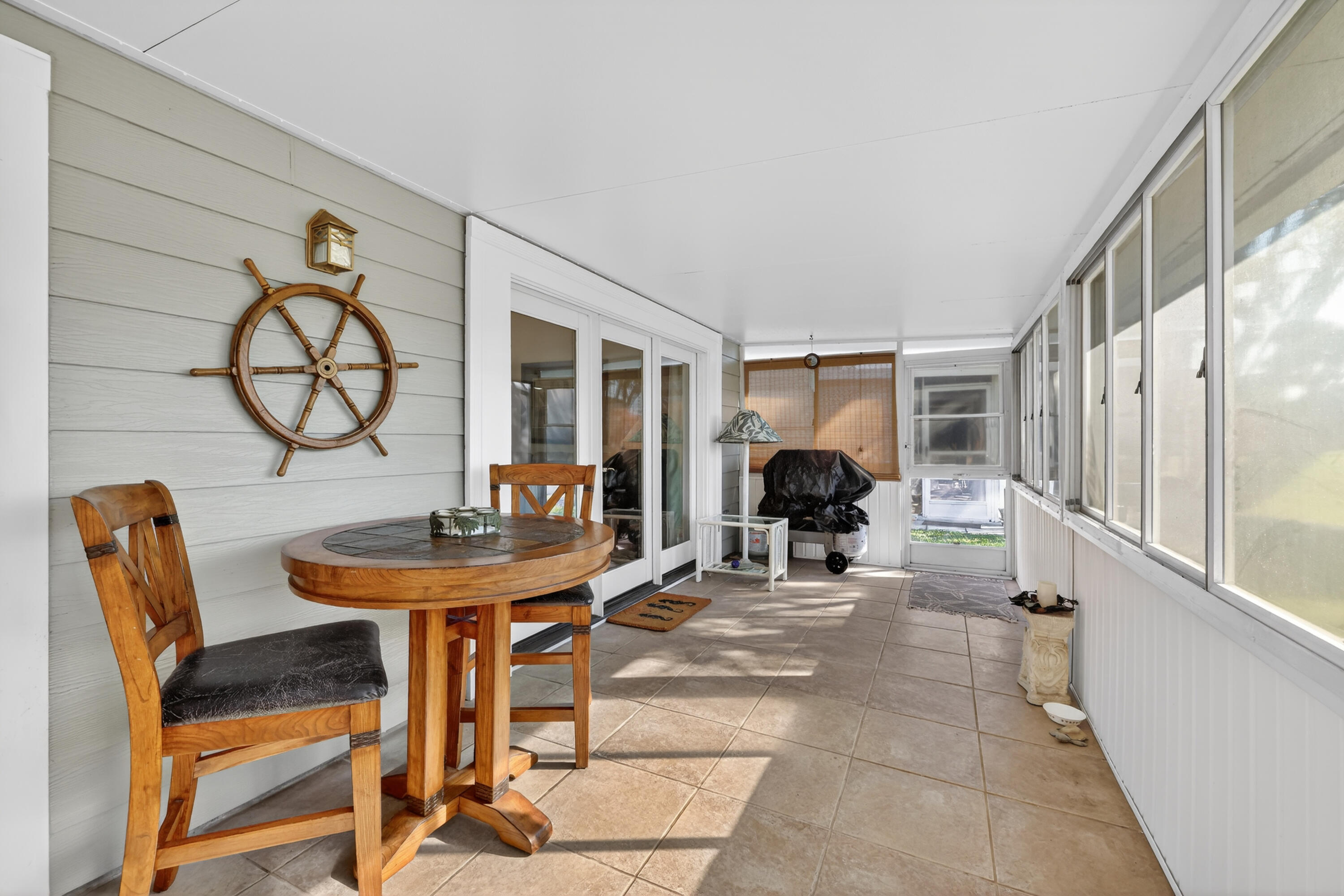 TROPICAL EAST - Residential