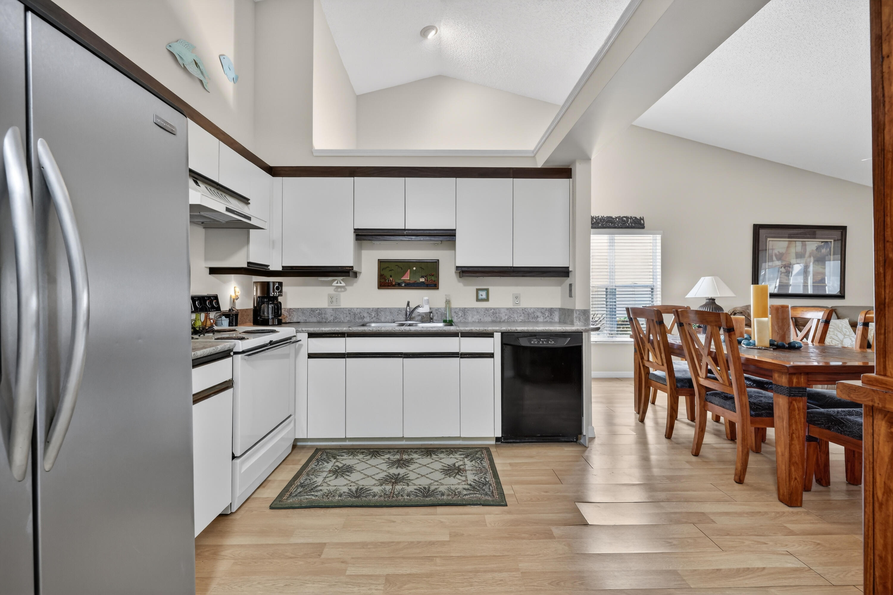 TROPICAL EAST - Residential