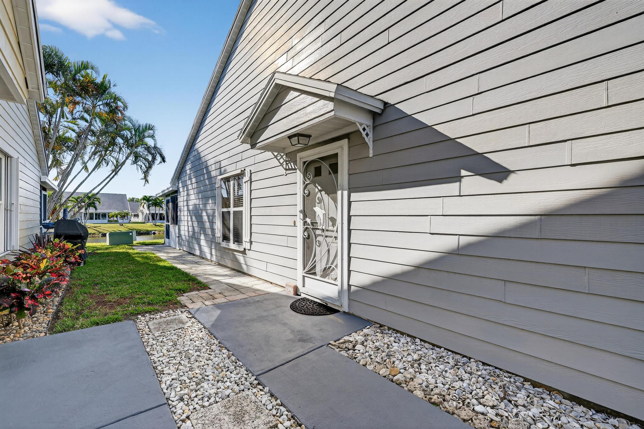 TROPICAL EAST - Residential