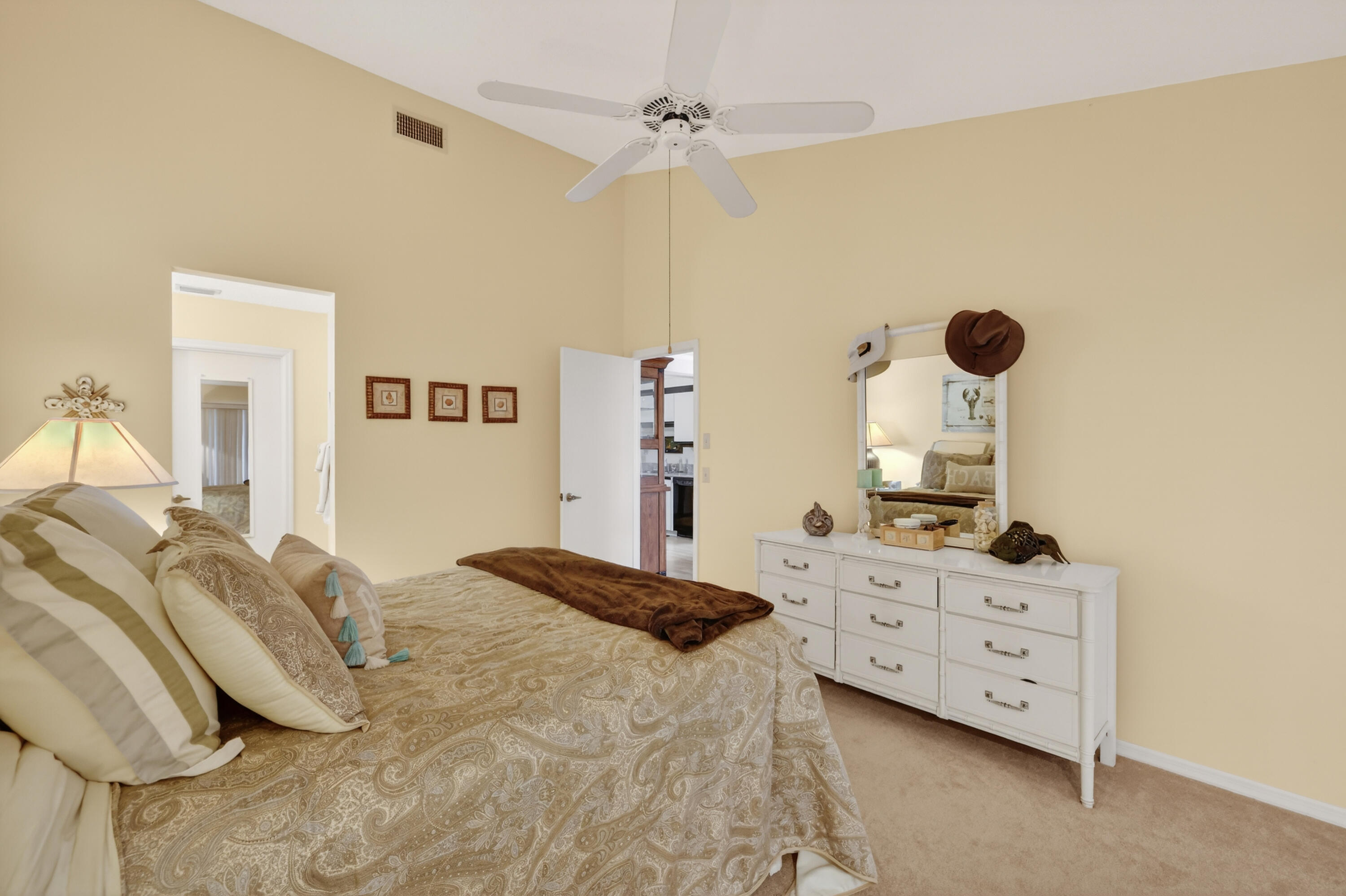 TROPICAL EAST - Residential