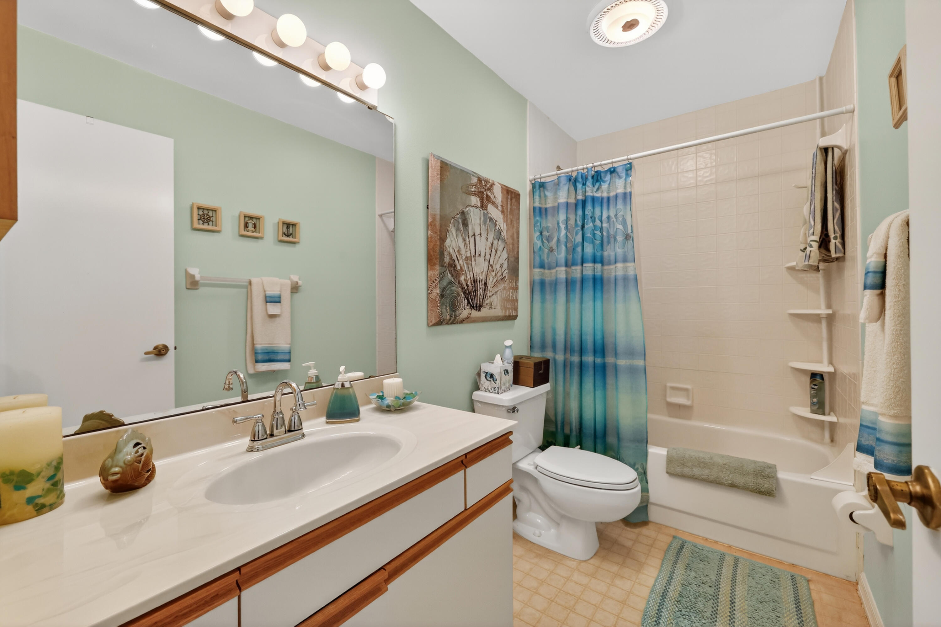 TROPICAL EAST - Residential