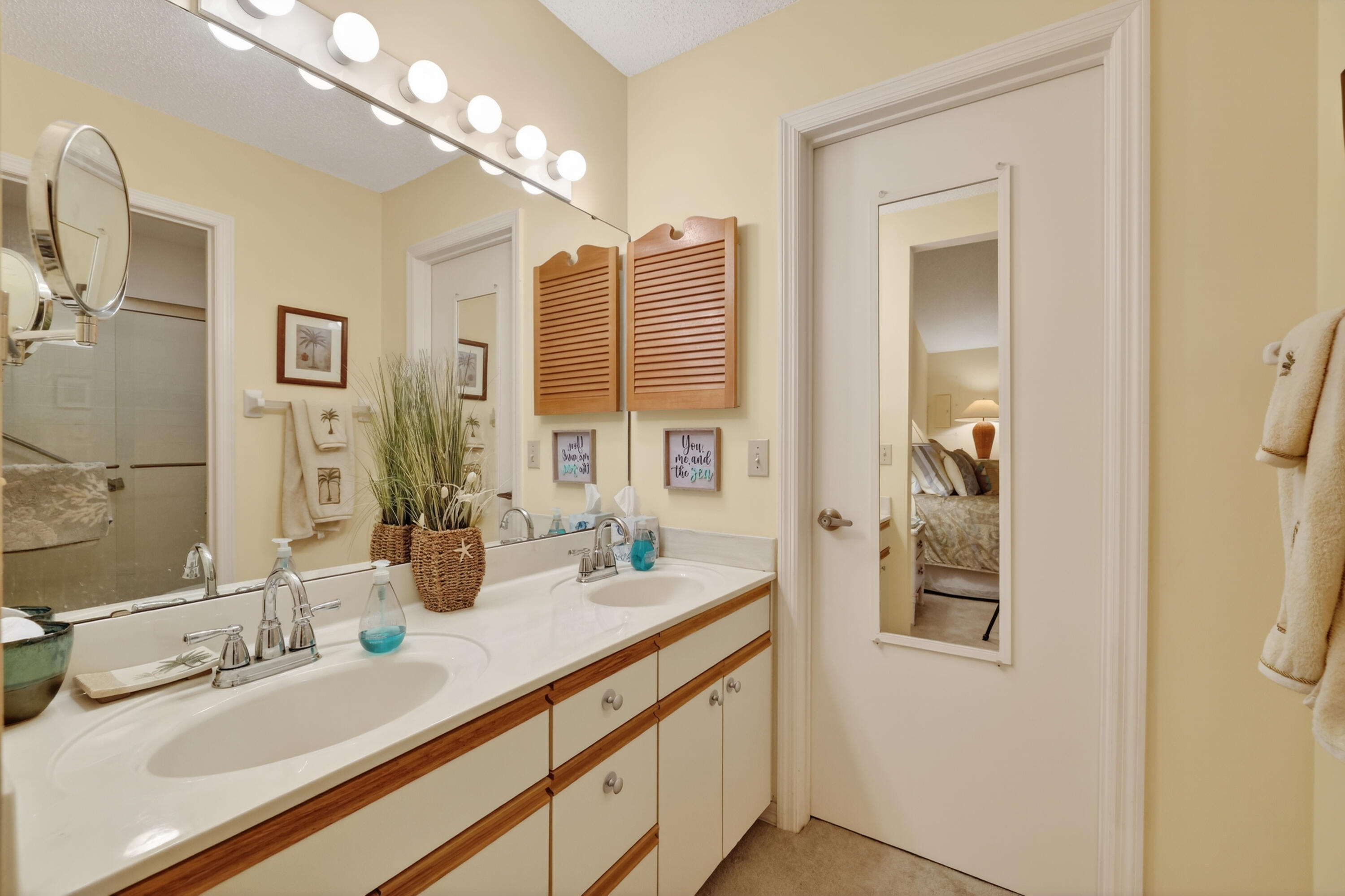 TROPICAL EAST - Residential