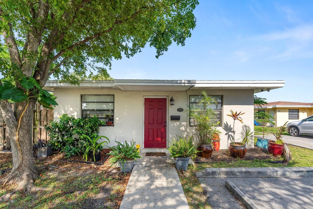 Photo of 1717 NE 3rd Avenue, Delray Beach, FL 33444 (MLS # B26044004)
