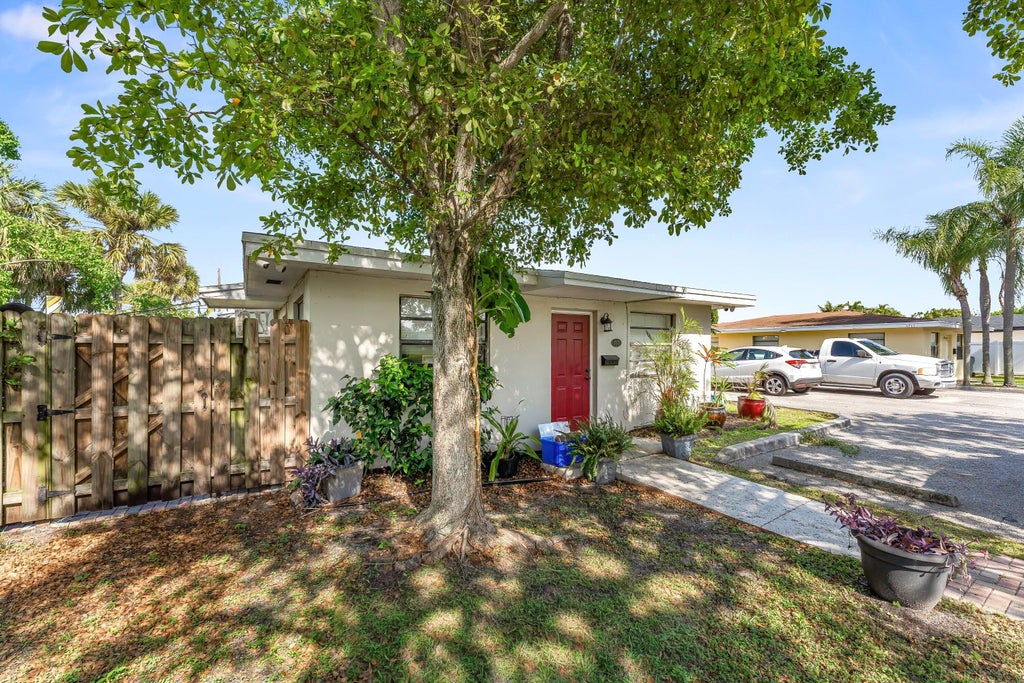 Photo of 1717 NE 3rd Avenue, Delray Beach, FL 33444 (MLS # B26044004)