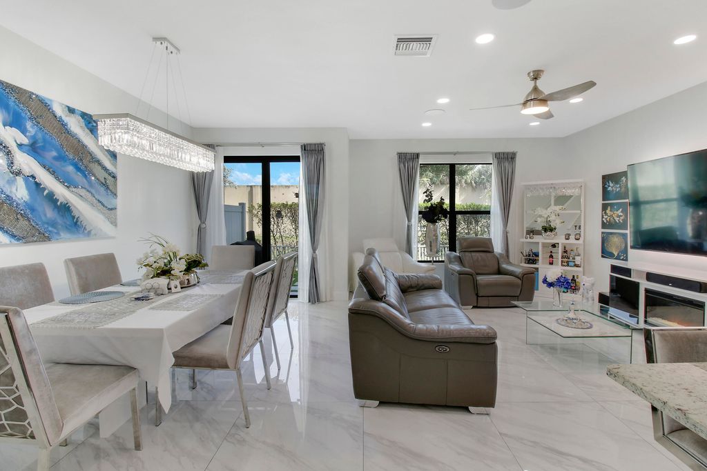 Photo of 1010 Willow Place, Palm Beach Gardens, FL 33410 (MLS # R10961784)