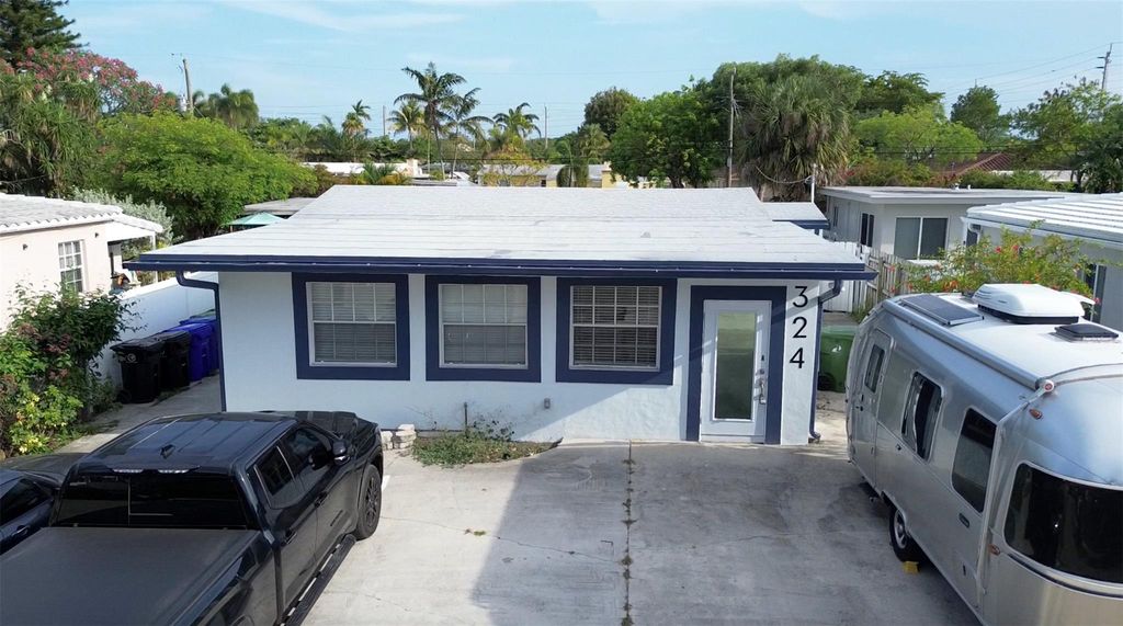 Photo of 324 SW 22nd St #A1, Fort Lauderdale, FL 33315 (MLS # F10503080)