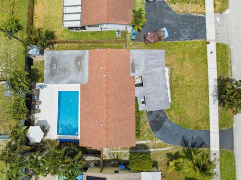 Tiny photo for 250 NE 57th Street, Oakland Park, FL 33334 (MLS # B26049907)