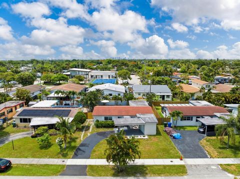 Tiny photo for 250 NE 57th Street, Oakland Park, FL 33334 (MLS # B26049907)