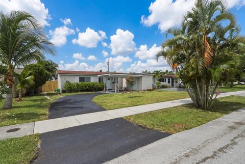 Tiny photo for 250 NE 57th Street, Oakland Park, FL 33334 (MLS # B26049907)