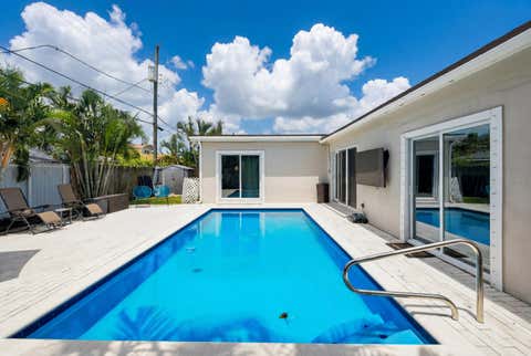Tiny photo for 250 NE 57th Street, Oakland Park, FL 33334 (MLS # B26049907)
