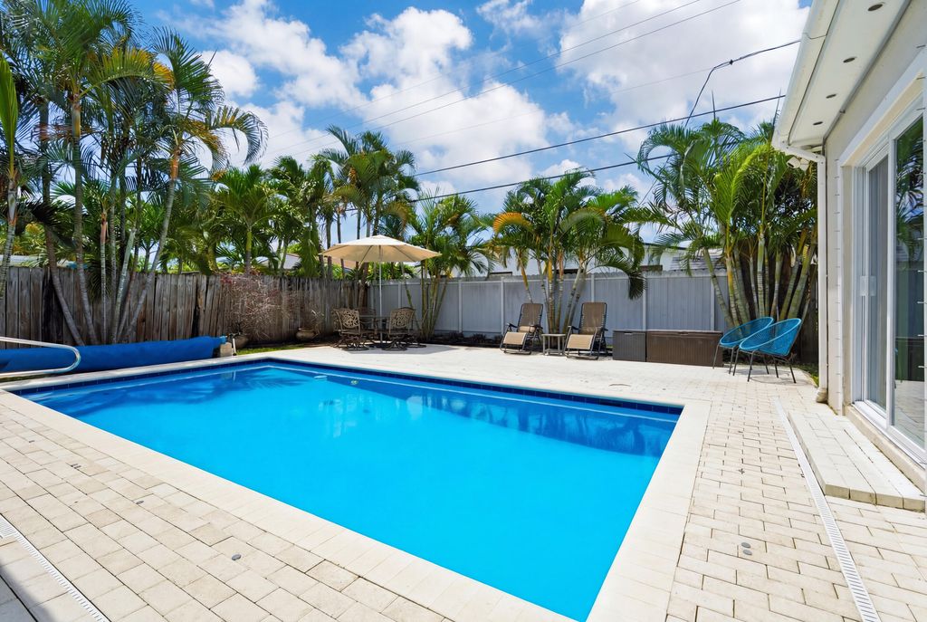 Photo of 250 NE 57th Street, Oakland Park, FL 33334 (MLS # B26049907)