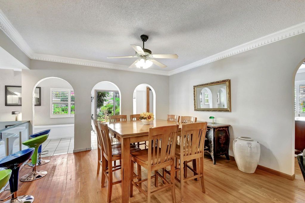 Photo of 124 S Palmway, Lake Worth Beach, FL 33460 (MLS # R11093714)