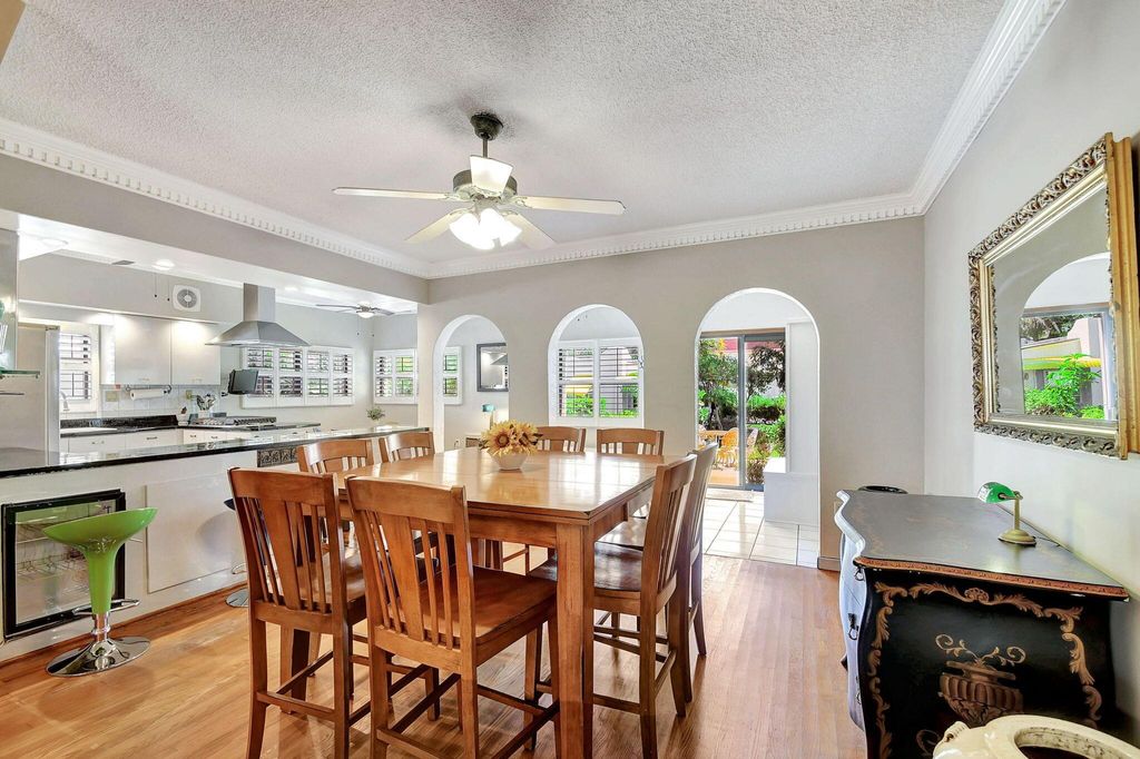 Photo of 124 S Palmway, Lake Worth Beach, FL 33460 (MLS # R11093714)