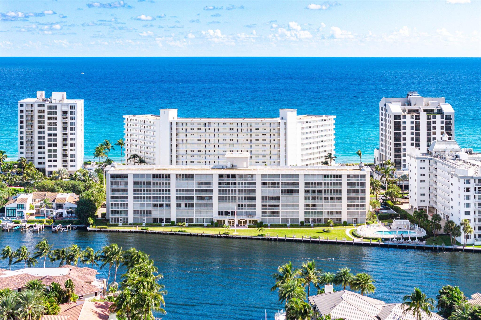 PENTHOUSE HIGHLANDS CONDO - Residential