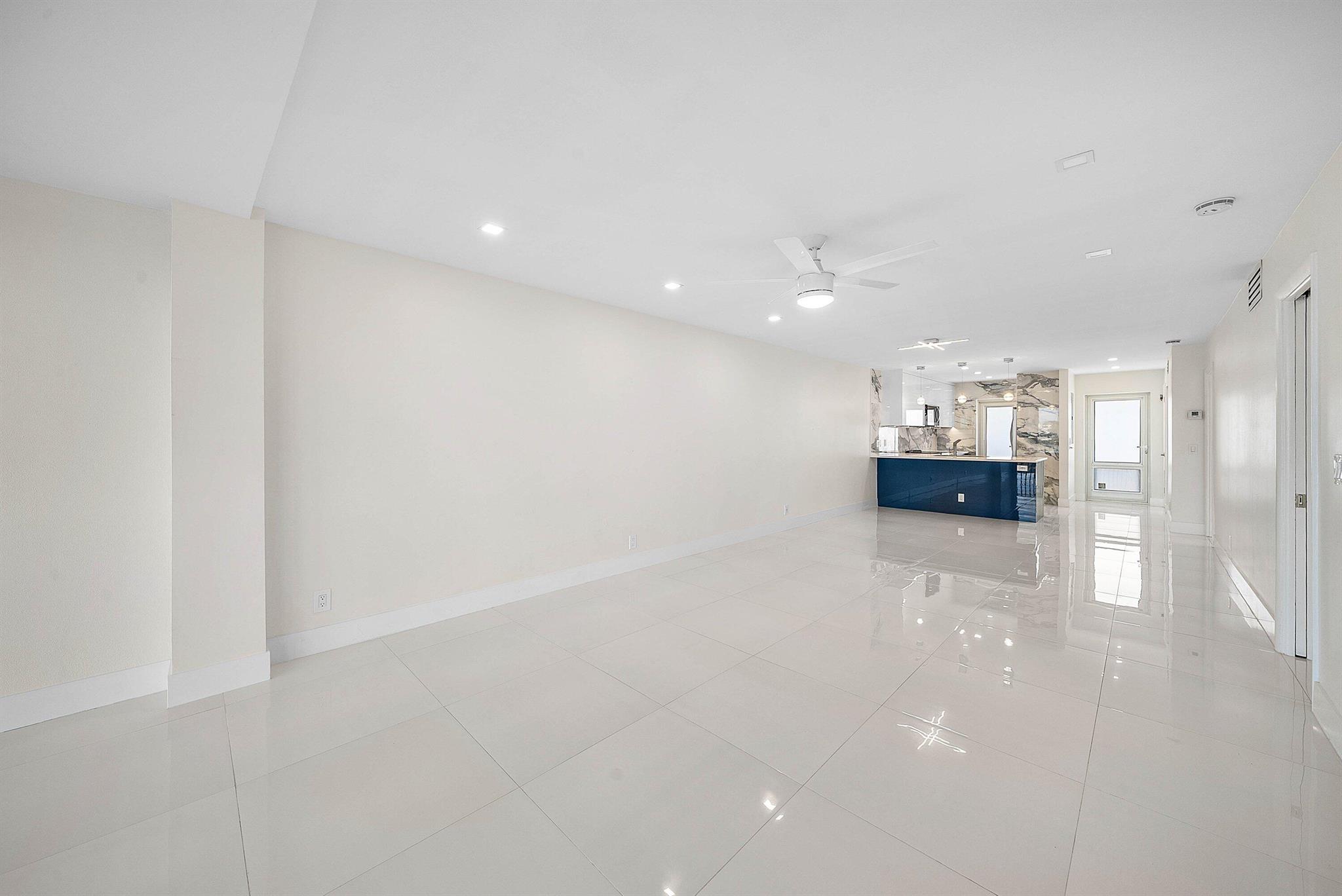 PENTHOUSE HIGHLANDS CONDO - Residential