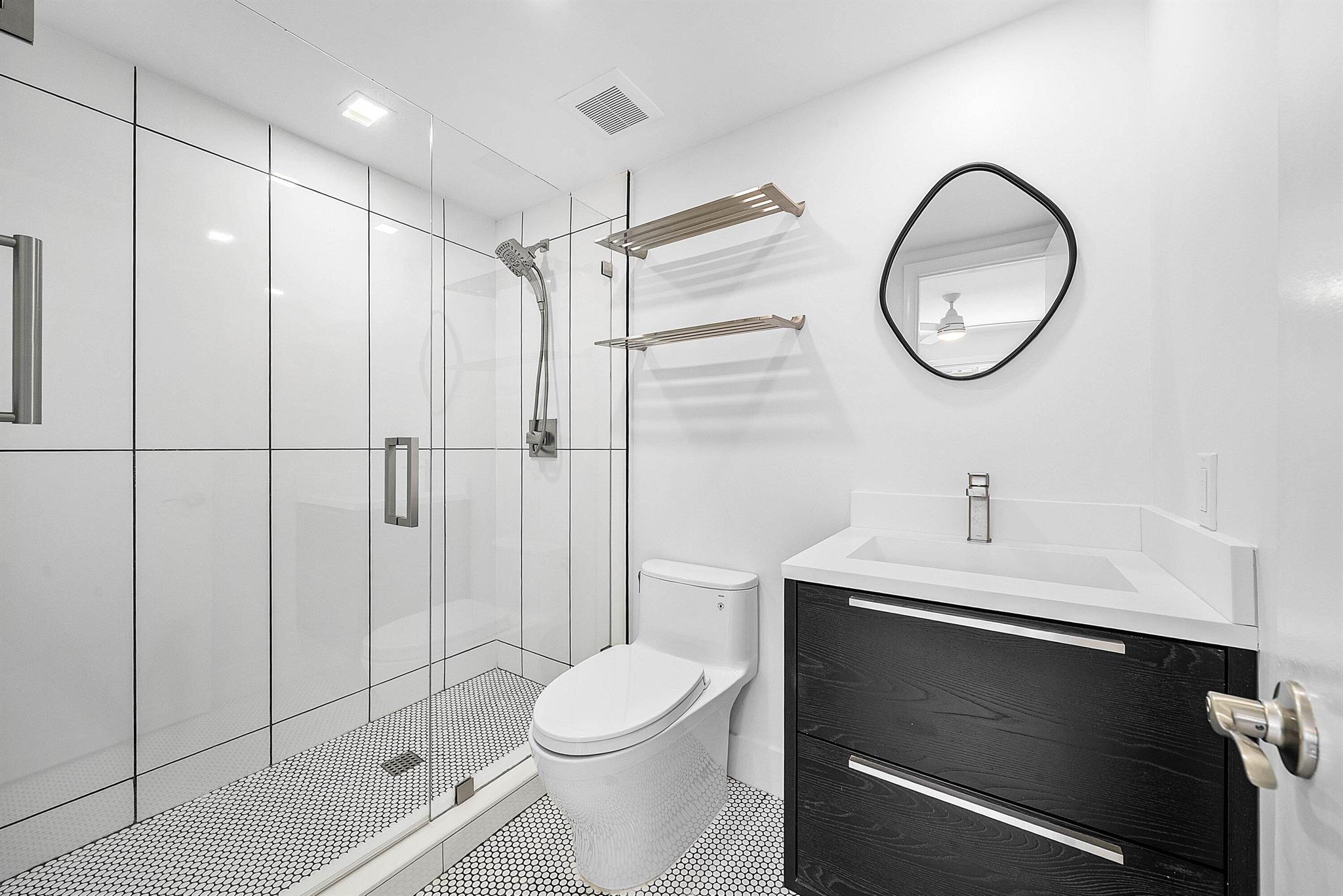 PENTHOUSE HIGHLANDS CONDO - Residential