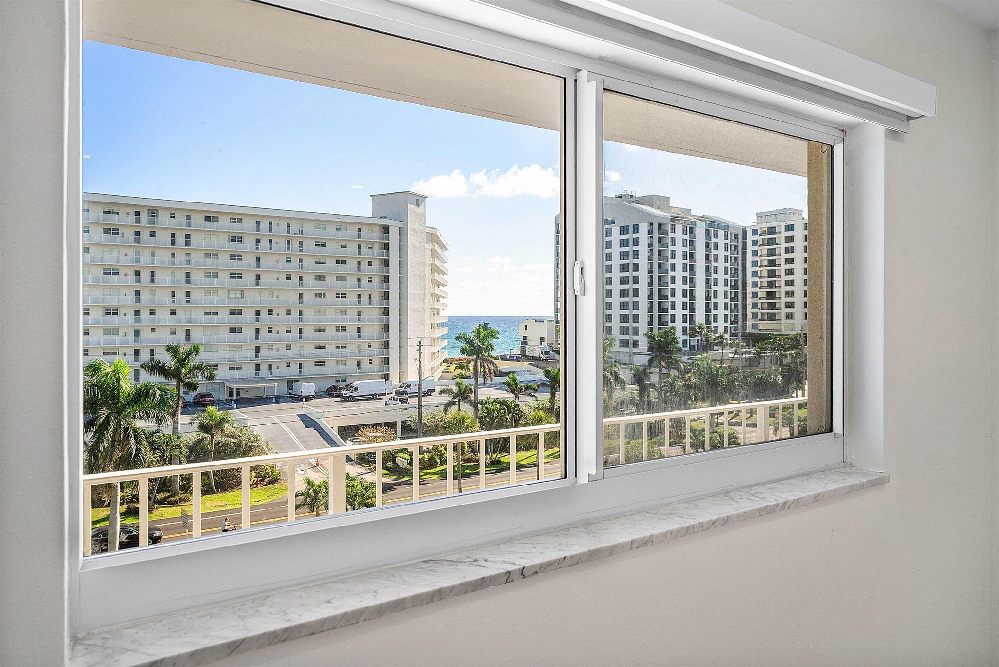 PENTHOUSE HIGHLANDS CONDO - Residential