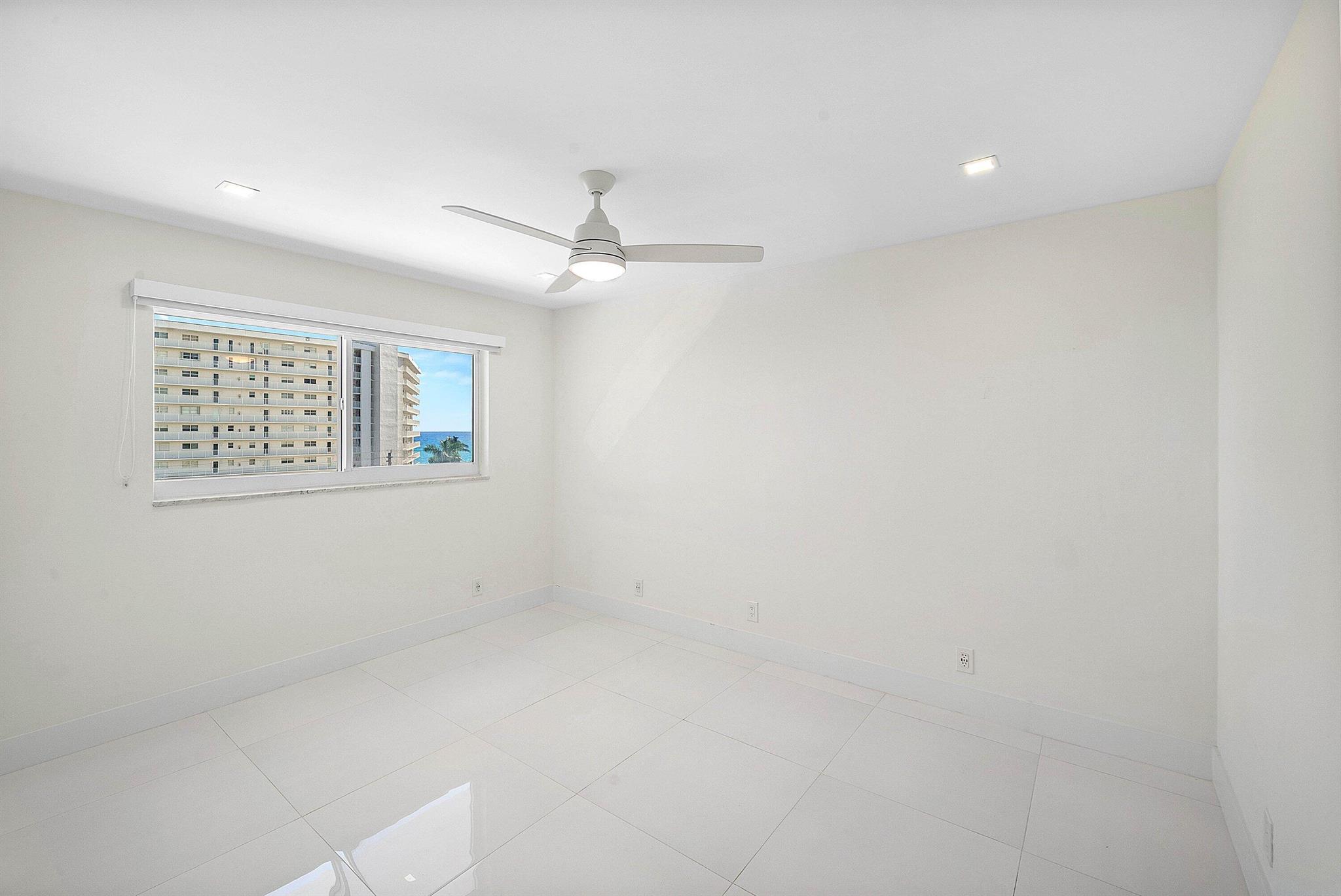 PENTHOUSE HIGHLANDS CONDO - Residential