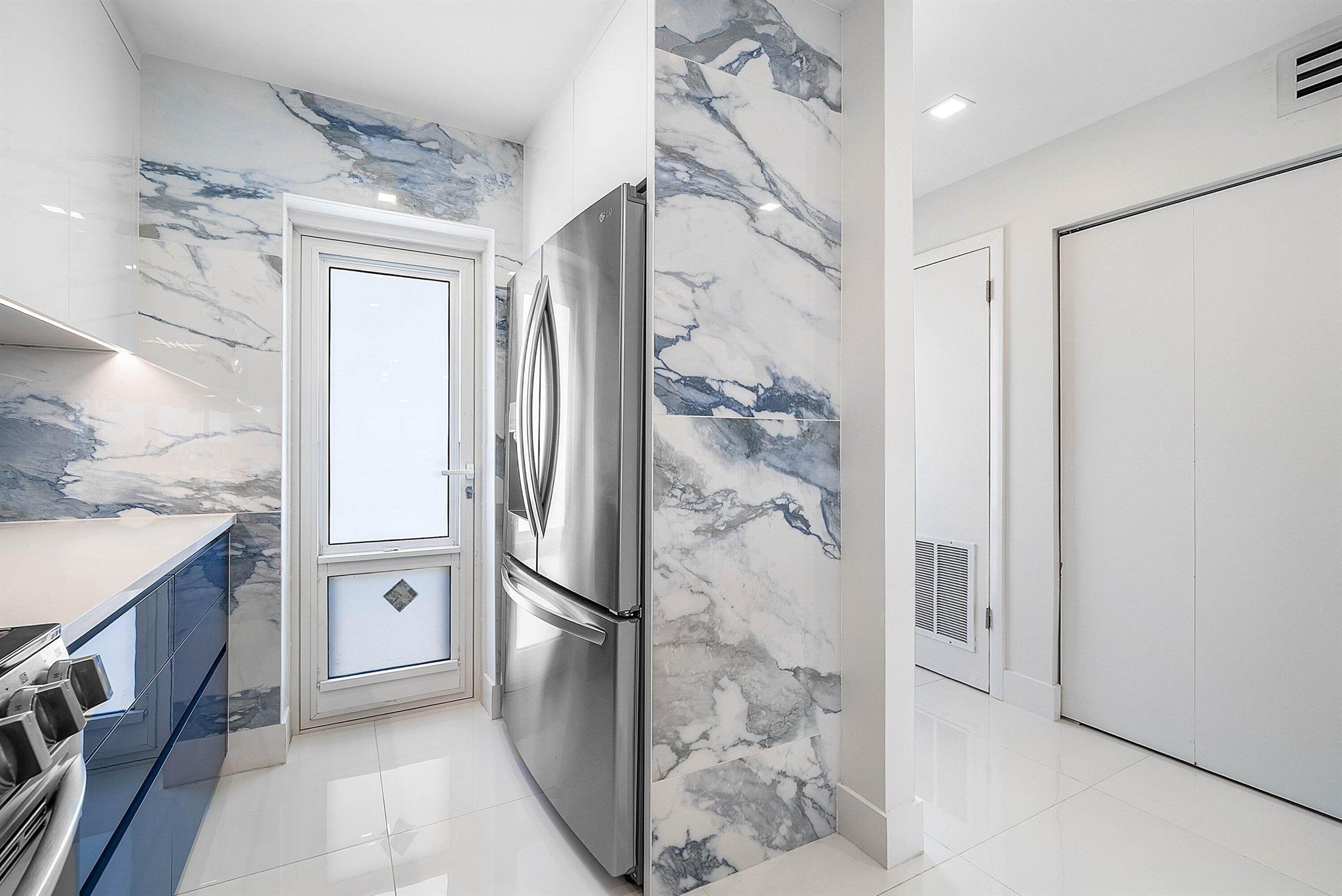 PENTHOUSE HIGHLANDS CONDO - Residential