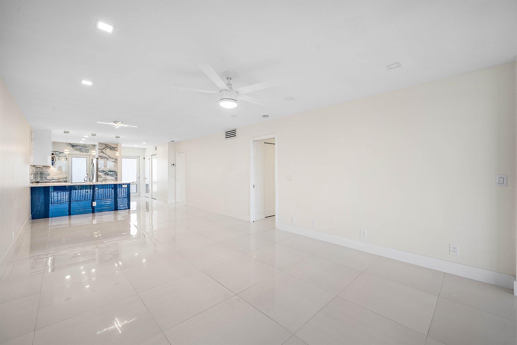 PENTHOUSE HIGHLANDS CONDO - Residential