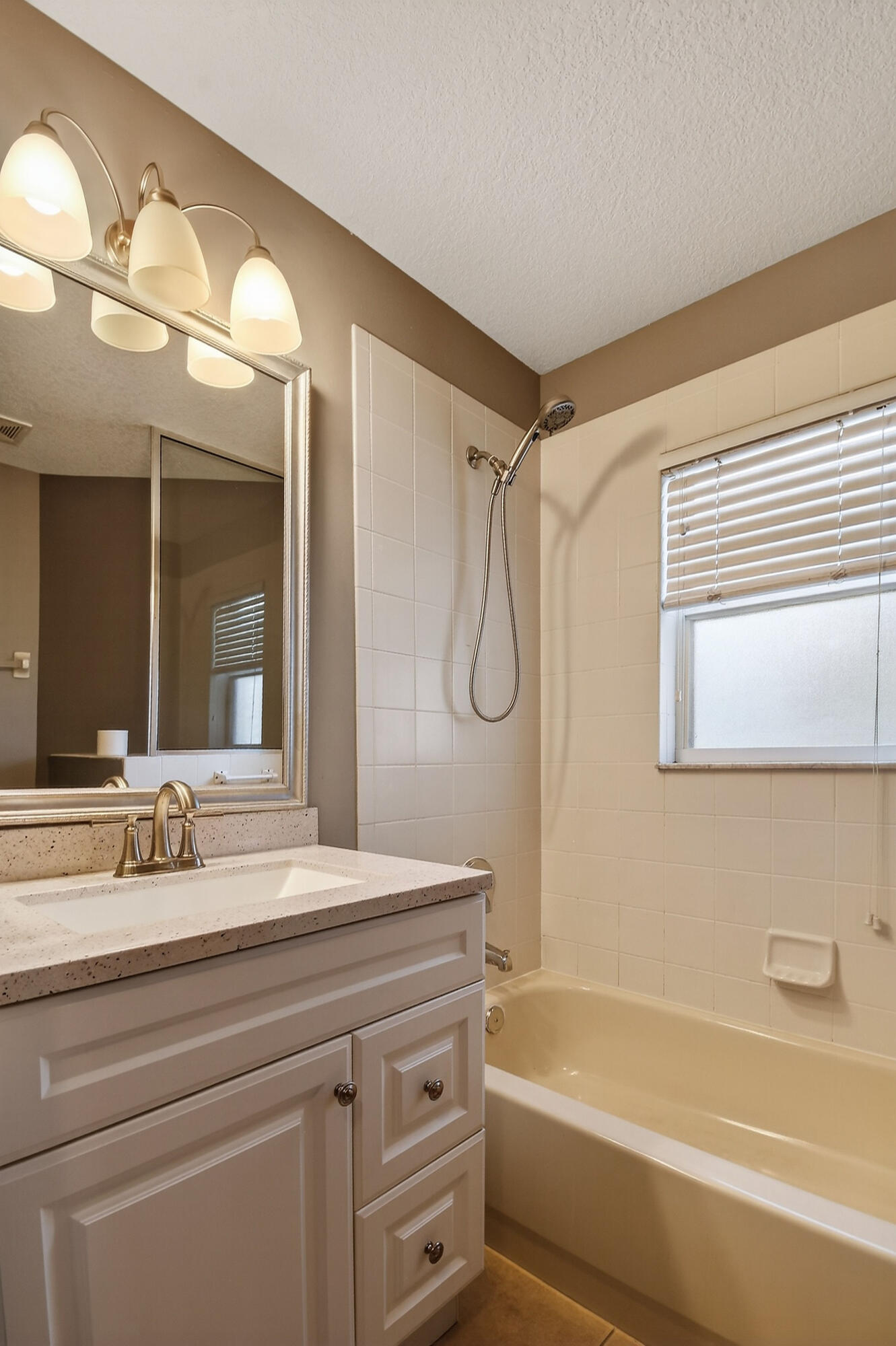 LAKEFOREST - Residential Lease