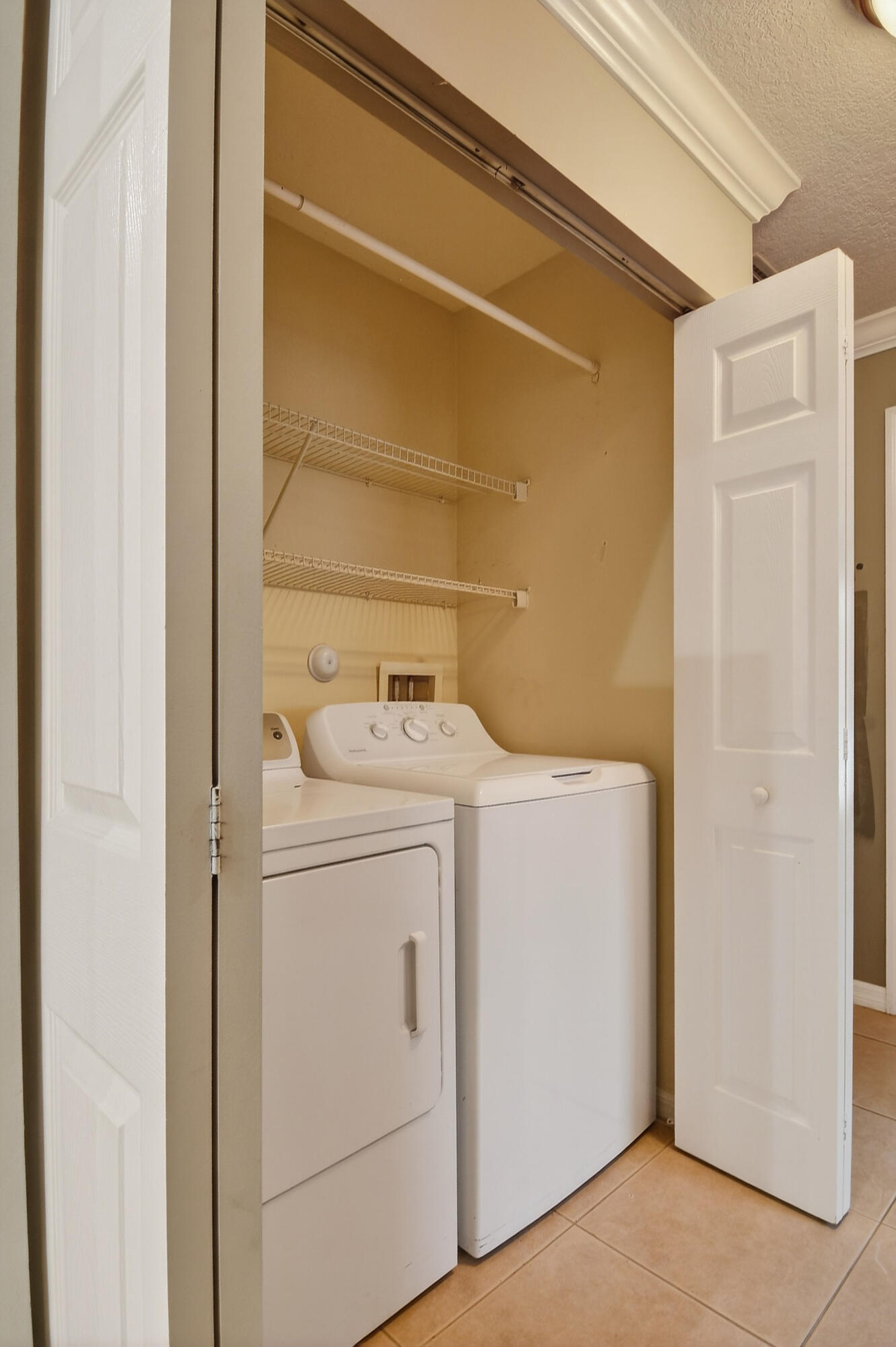 LAKEFOREST - Residential Lease