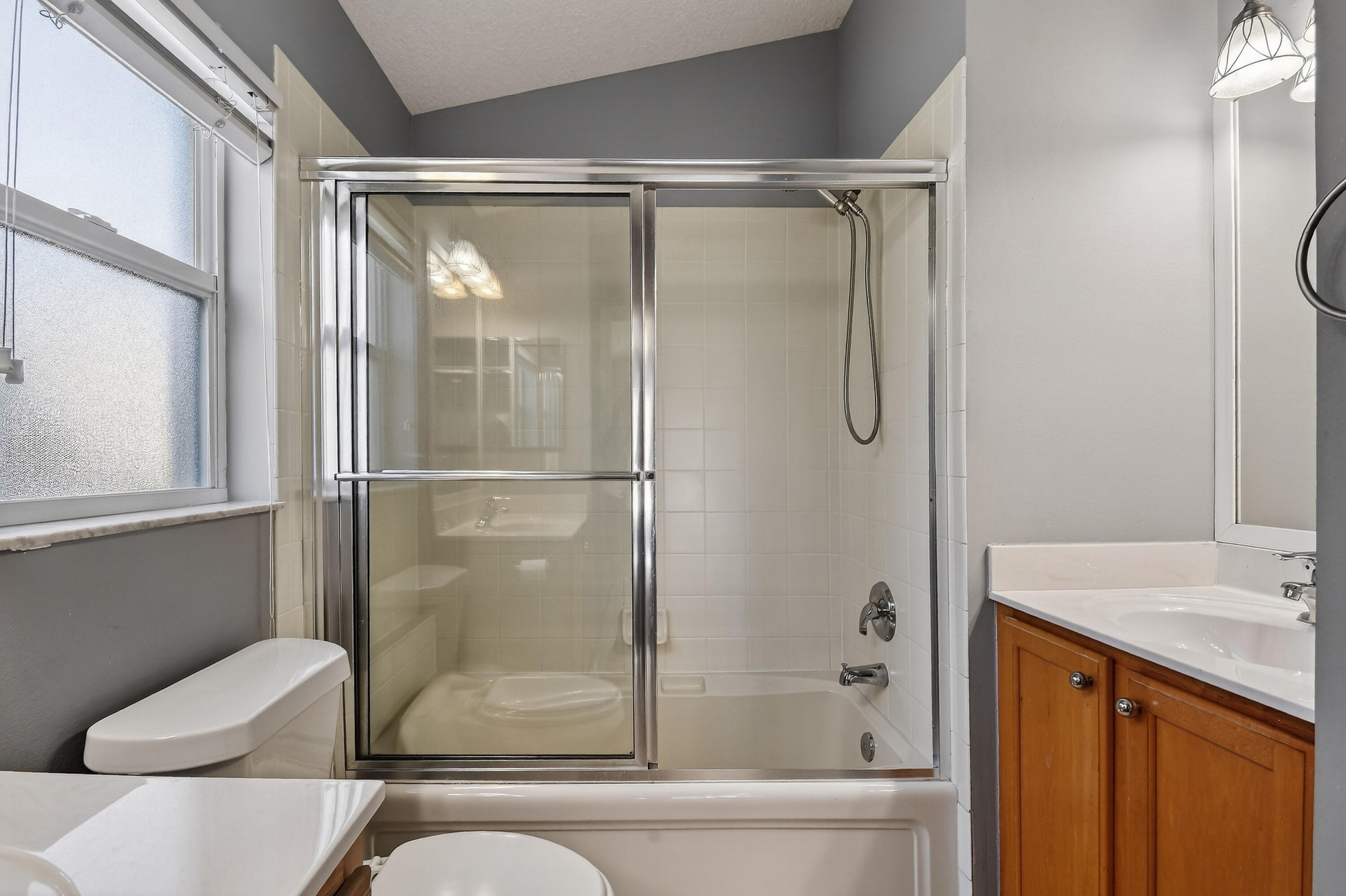 LAKEFOREST - Residential Lease