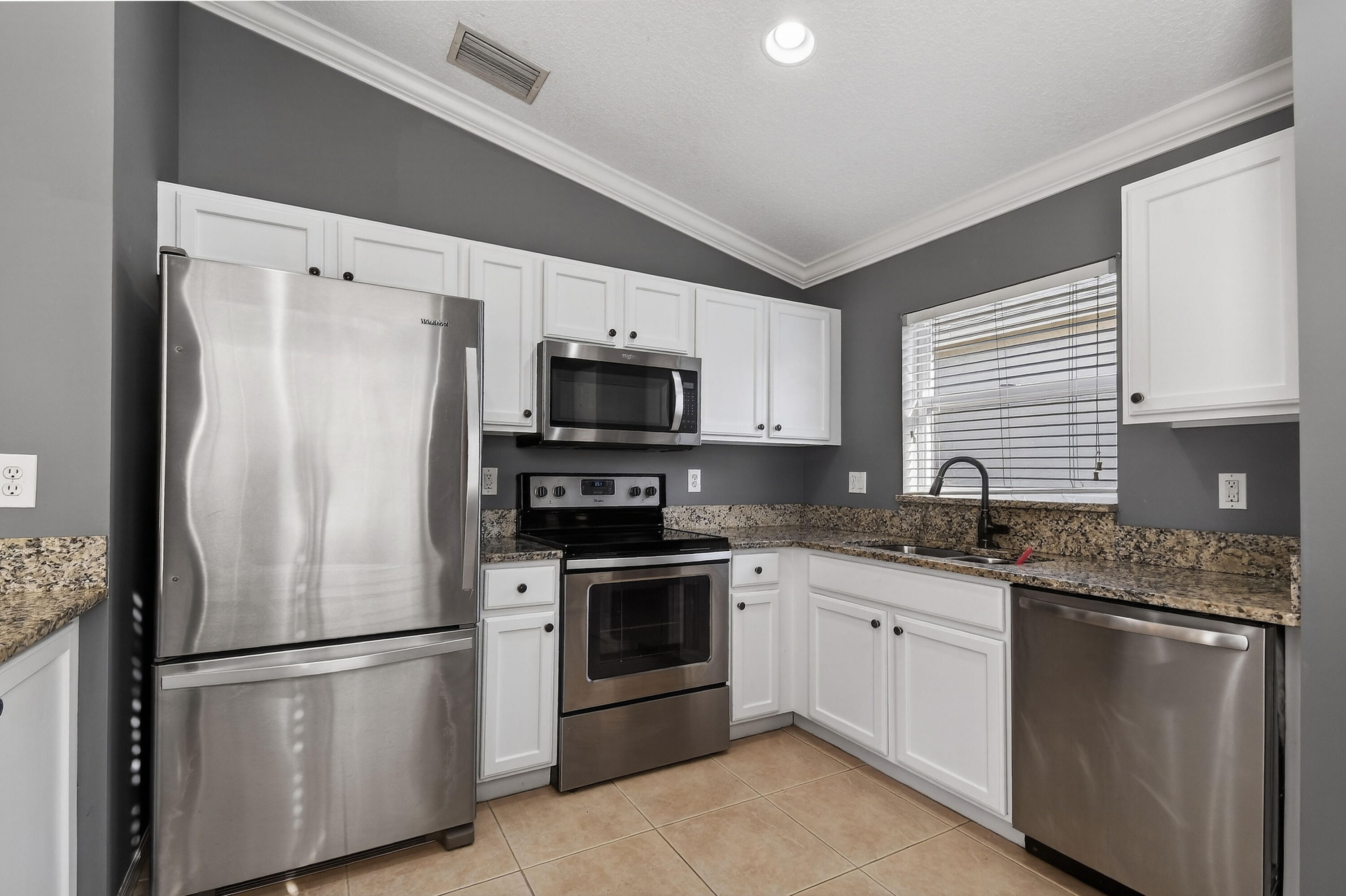 LAKEFOREST - Residential Lease