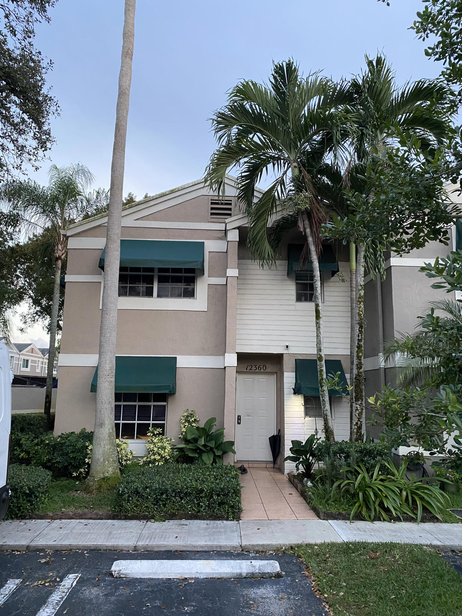 Corner 2 bedroom, 2.5 bath townhome in Flamingo Lakes. Great opportunity to live in desirable Cooper City, FL! Zoned for great schools from elementary to high school, with a multitude of parks for outdoor activities. Easy commute to all major highways. Seller has updated the unit, new appliances, cabinets, all new bathrooms upstairs, and downstairs. New paint throughout and new plank flooring throughout, No Carpet! Wash/Dryer combo is about a year old, A/C was replaced a couple of years ago, water heater and electric panel are both brand new.