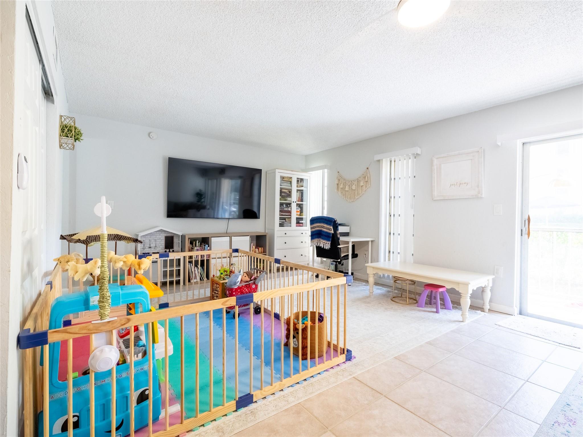 483 N Pine Island Rd 101