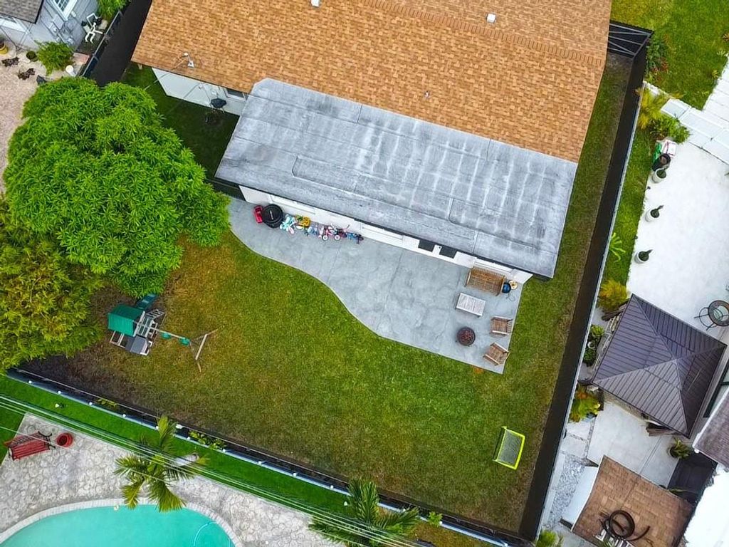 Photo of 300 SW 65th Way, Pembroke Pines, FL 33023 (MLS # F10537112)