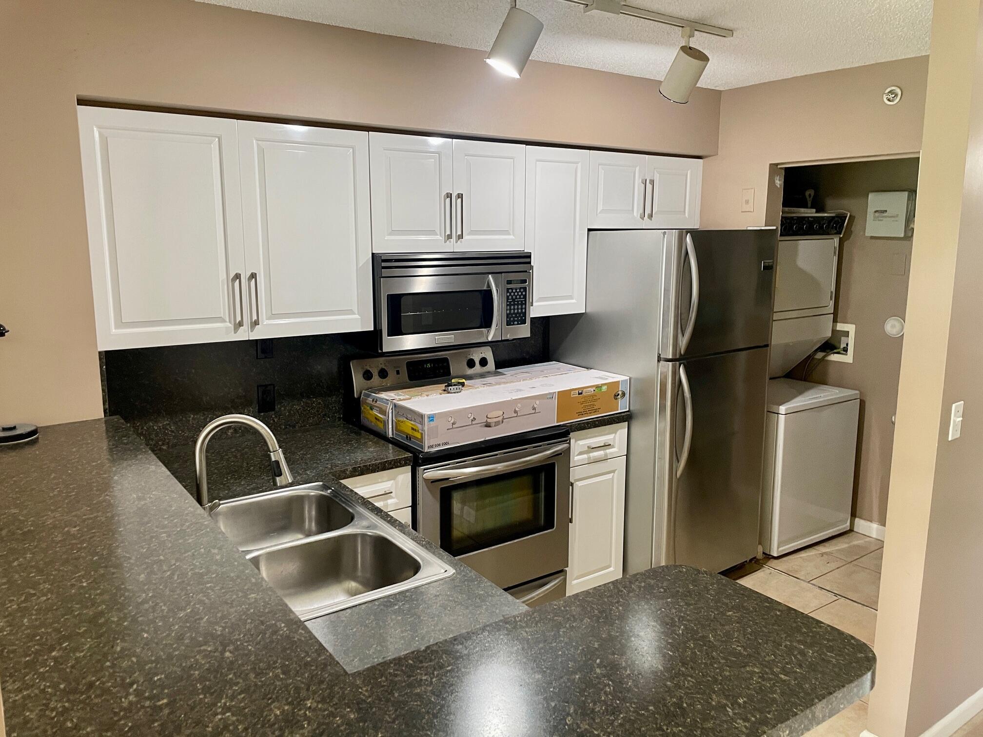 ST ANDREWS AT BOYNTON BEA - Residential Lease