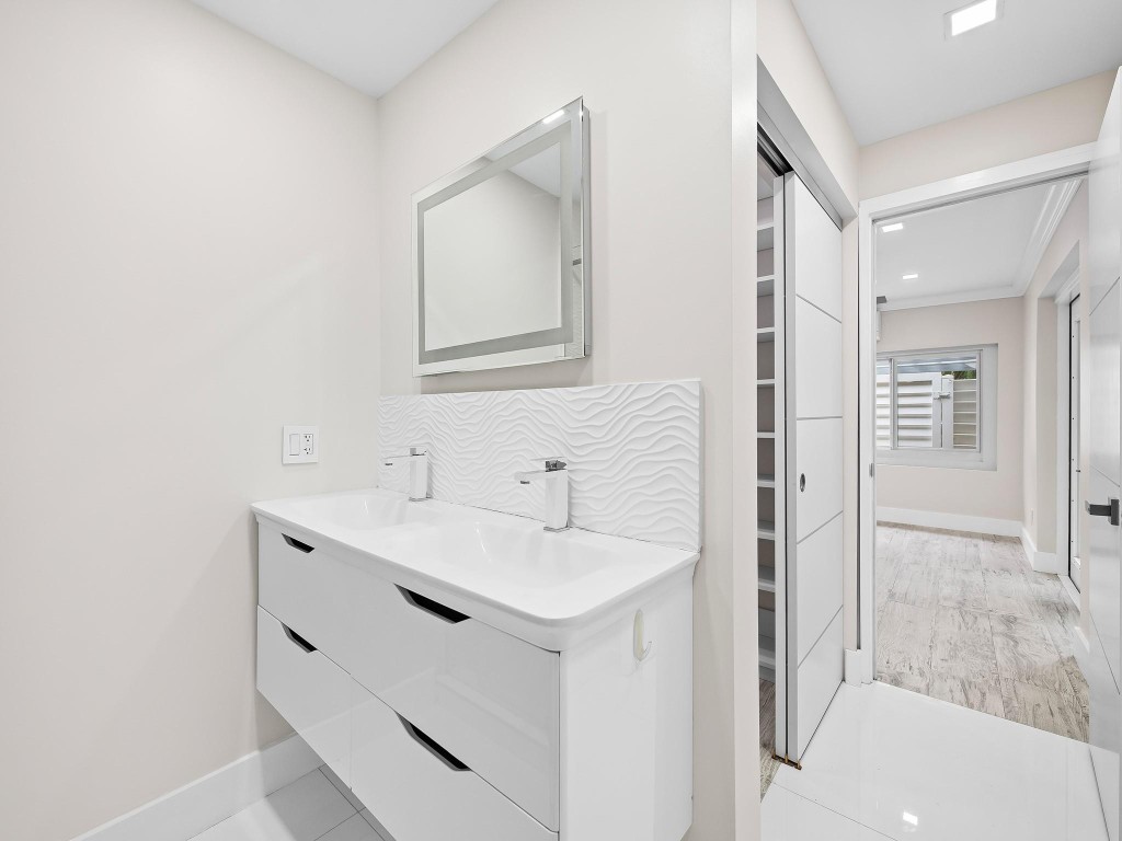 Macarthur Park 19-31 B - Residential