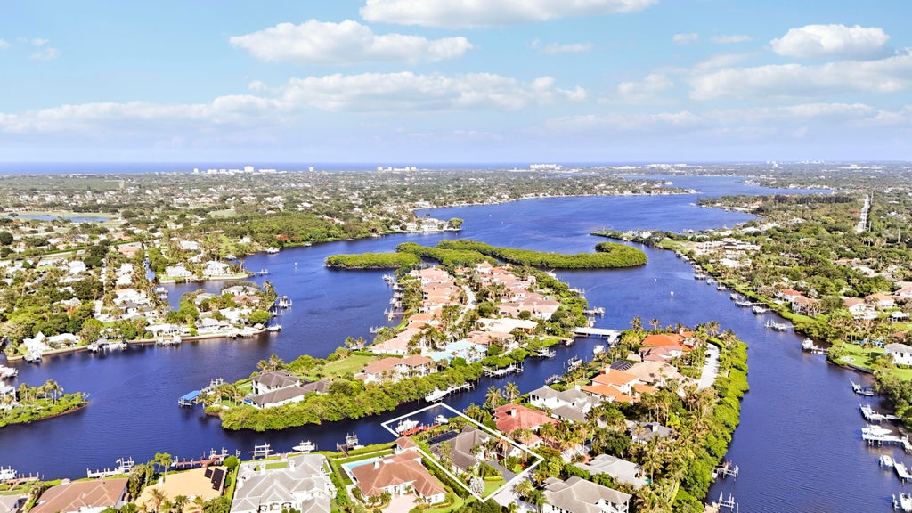 Photo of 18989 SE Windward Island Lane, Jupiter, FL 33458 (MLS # B26044449)