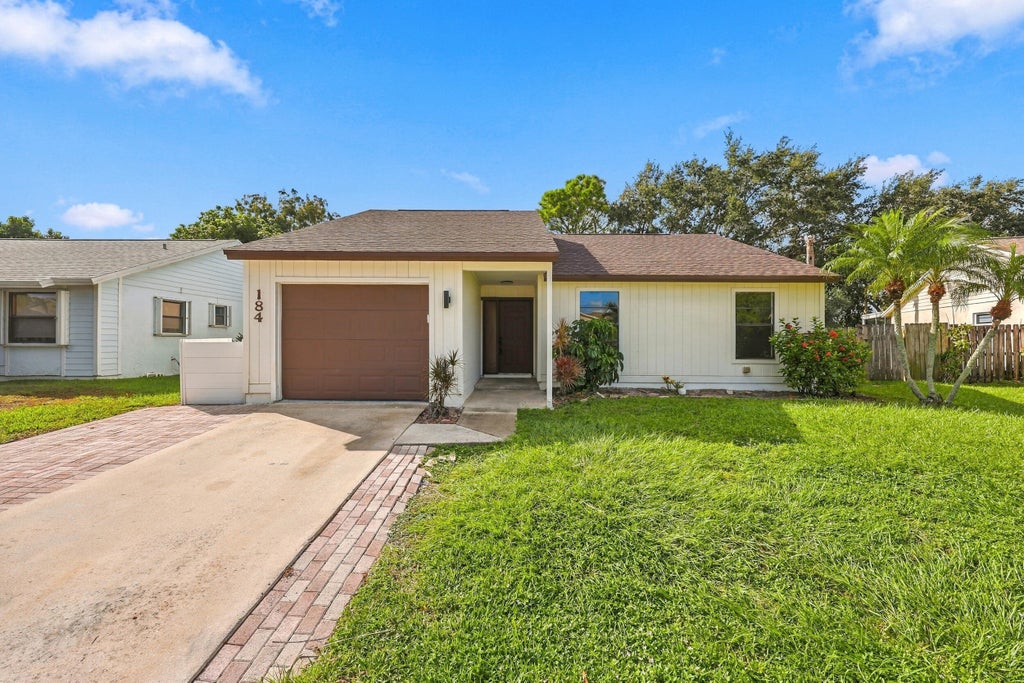 Photo of 184 GREENTREE Circle, Jupiter, FL 33458 (MLS # B26077511)