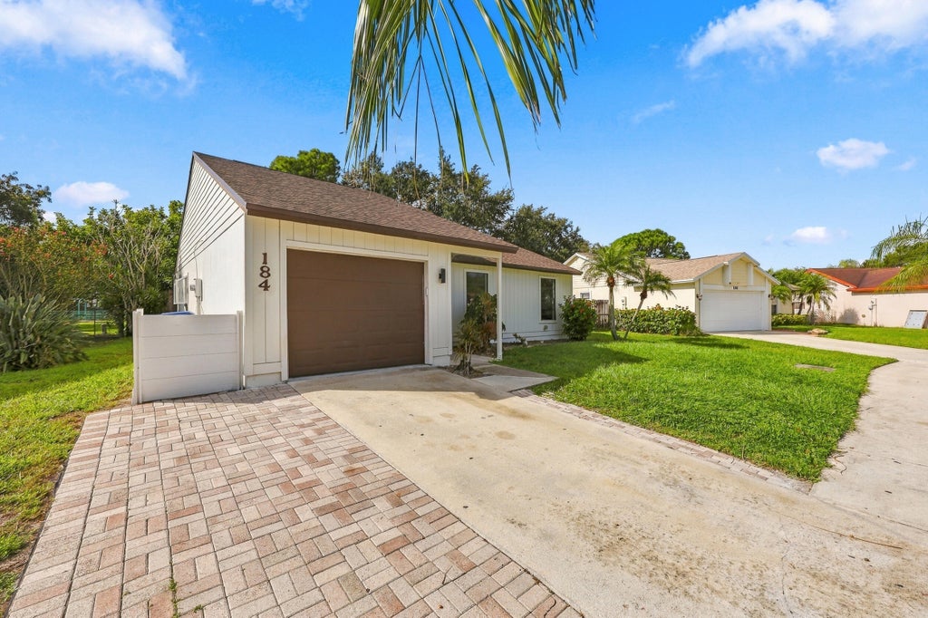 Photo of 184 GREENTREE Circle, Jupiter, FL 33458 (MLS # B26077511)