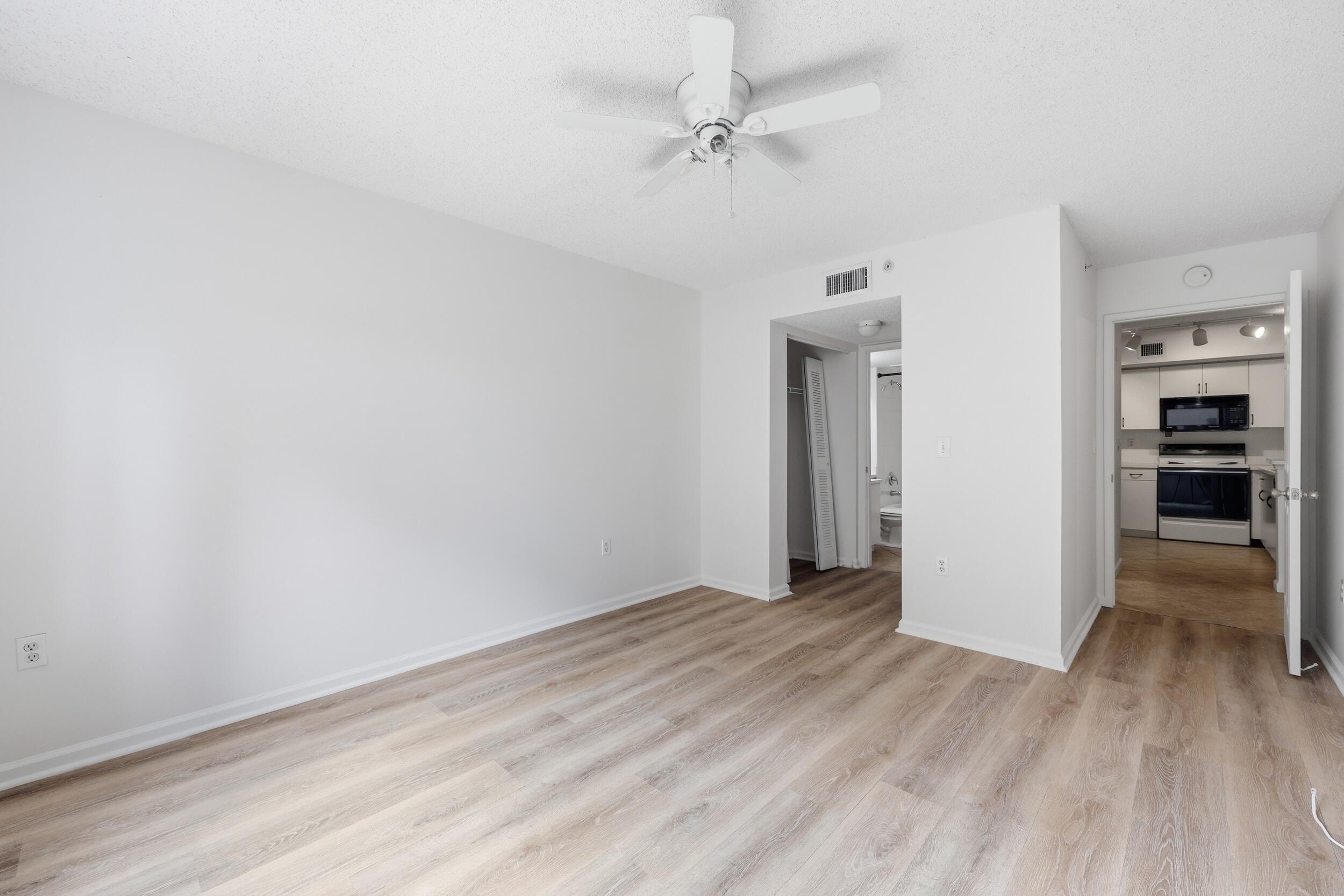 LIGHTHOUSE COVE AT TEQUESTA CONDO - Residential