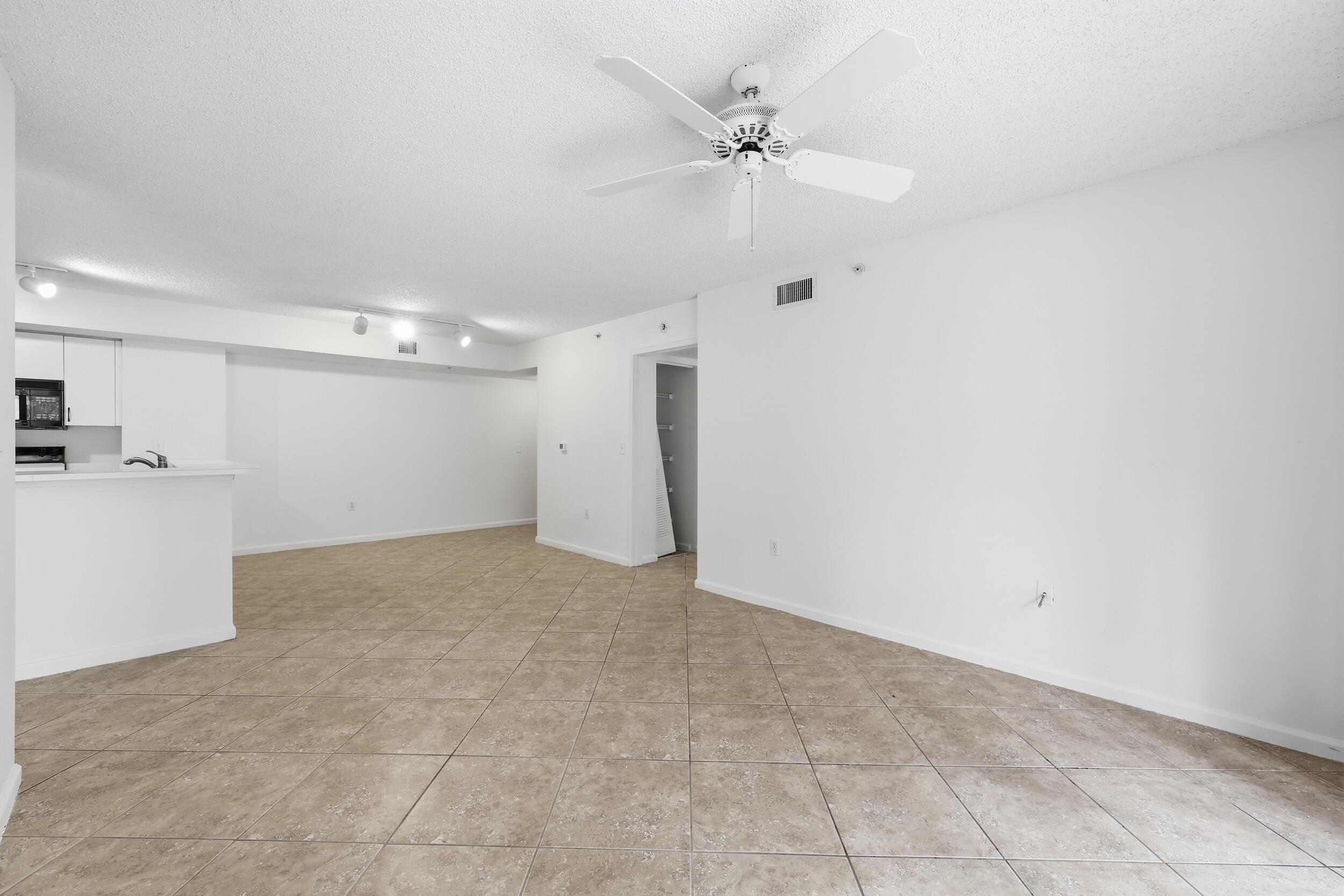 LIGHTHOUSE COVE AT TEQUESTA CONDO - Residential