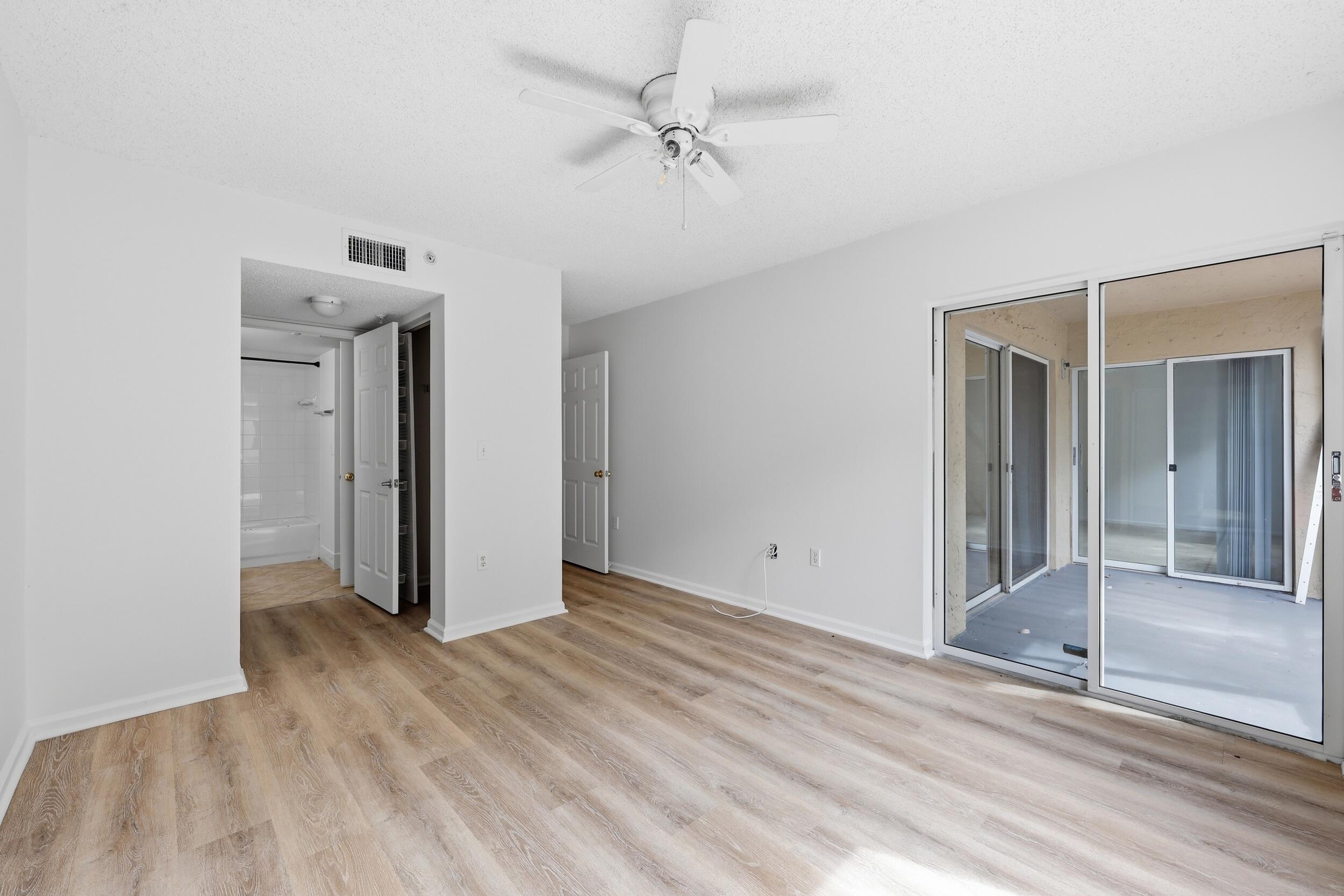 LIGHTHOUSE COVE AT TEQUESTA CONDO - Residential