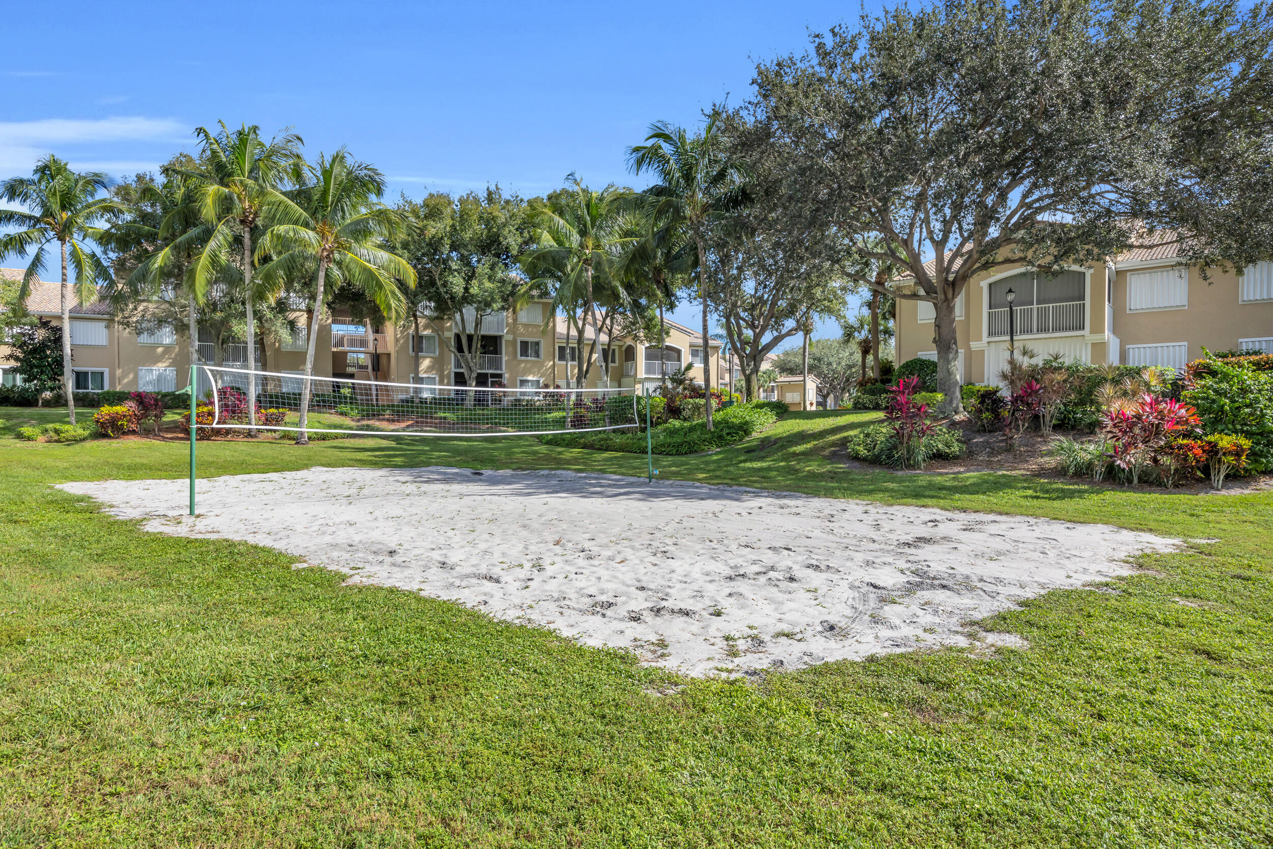 LIGHTHOUSE COVE AT TEQUESTA CONDO - Residential