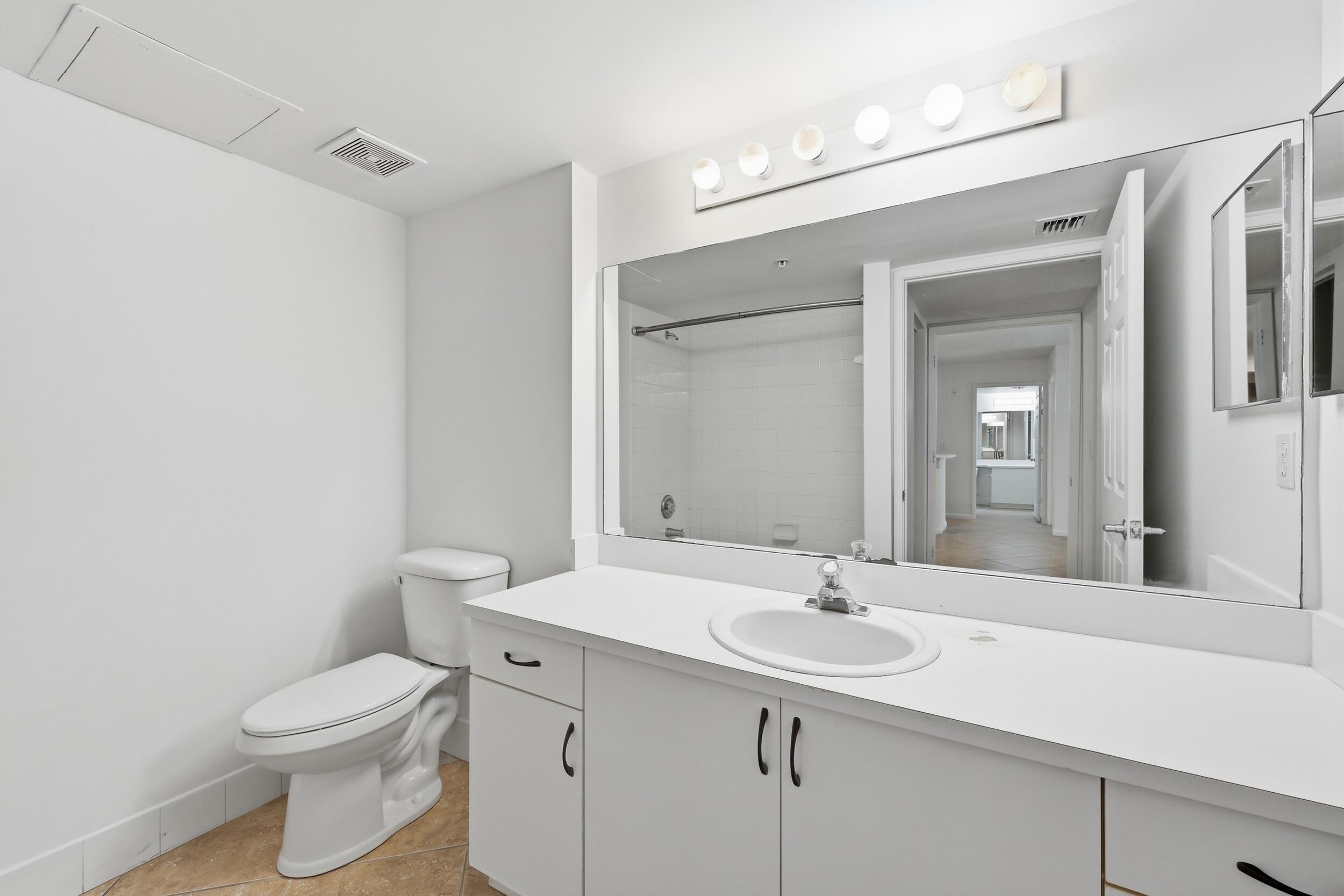 LIGHTHOUSE COVE AT TEQUESTA CONDO - Residential