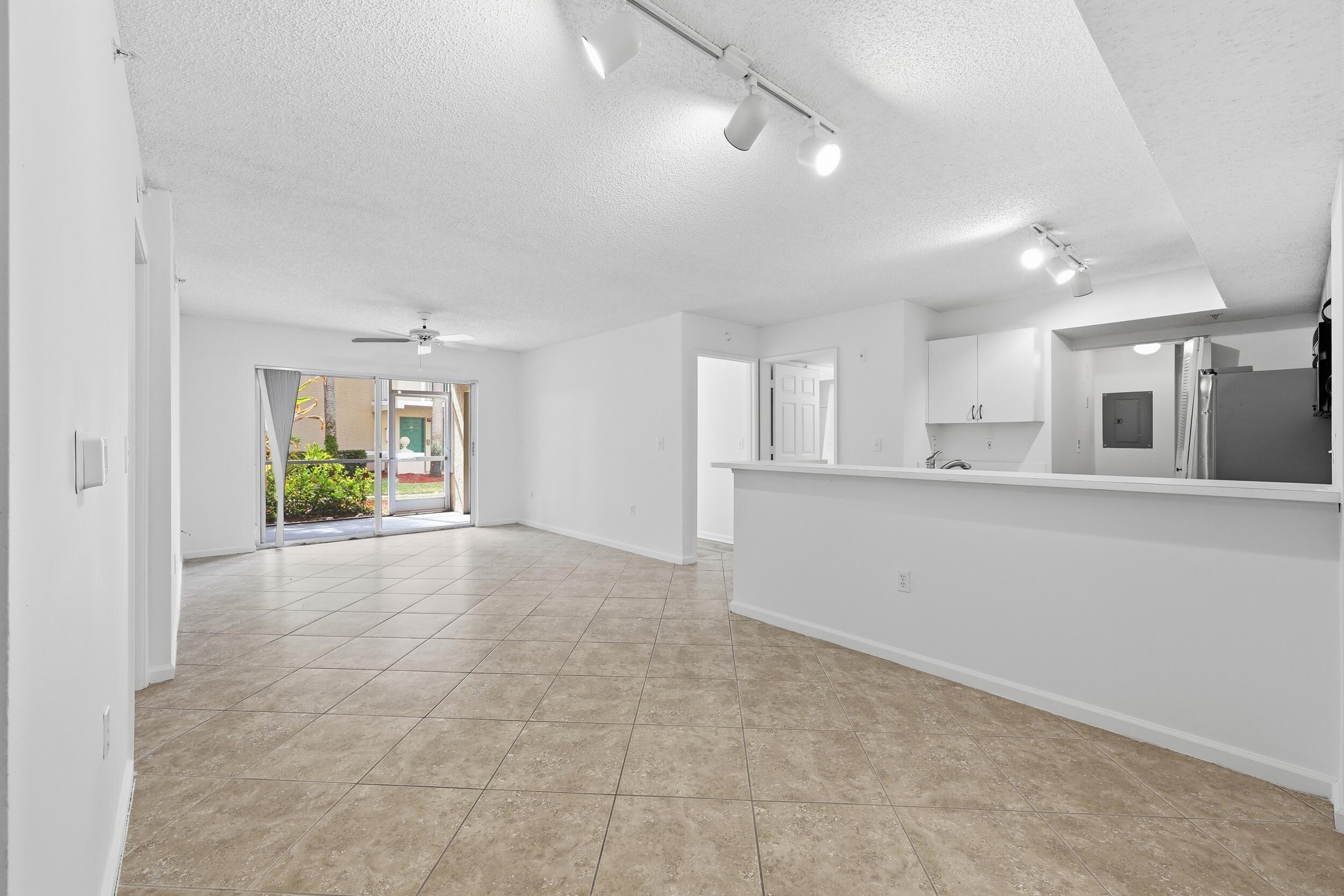 LIGHTHOUSE COVE AT TEQUESTA CONDO - Residential