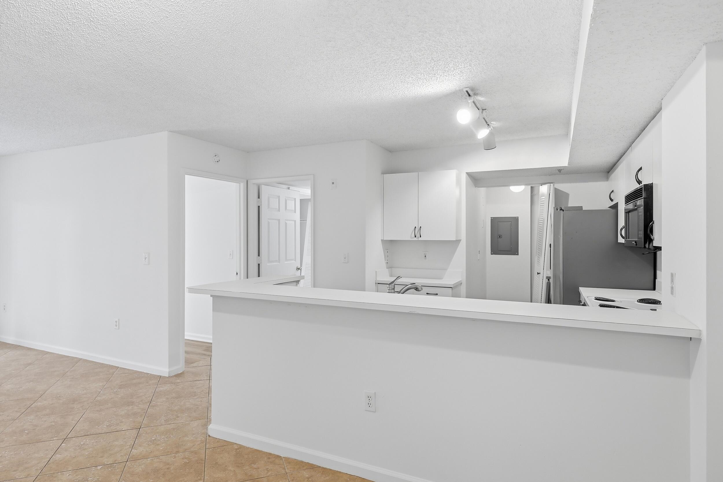 LIGHTHOUSE COVE AT TEQUESTA CONDO - Residential