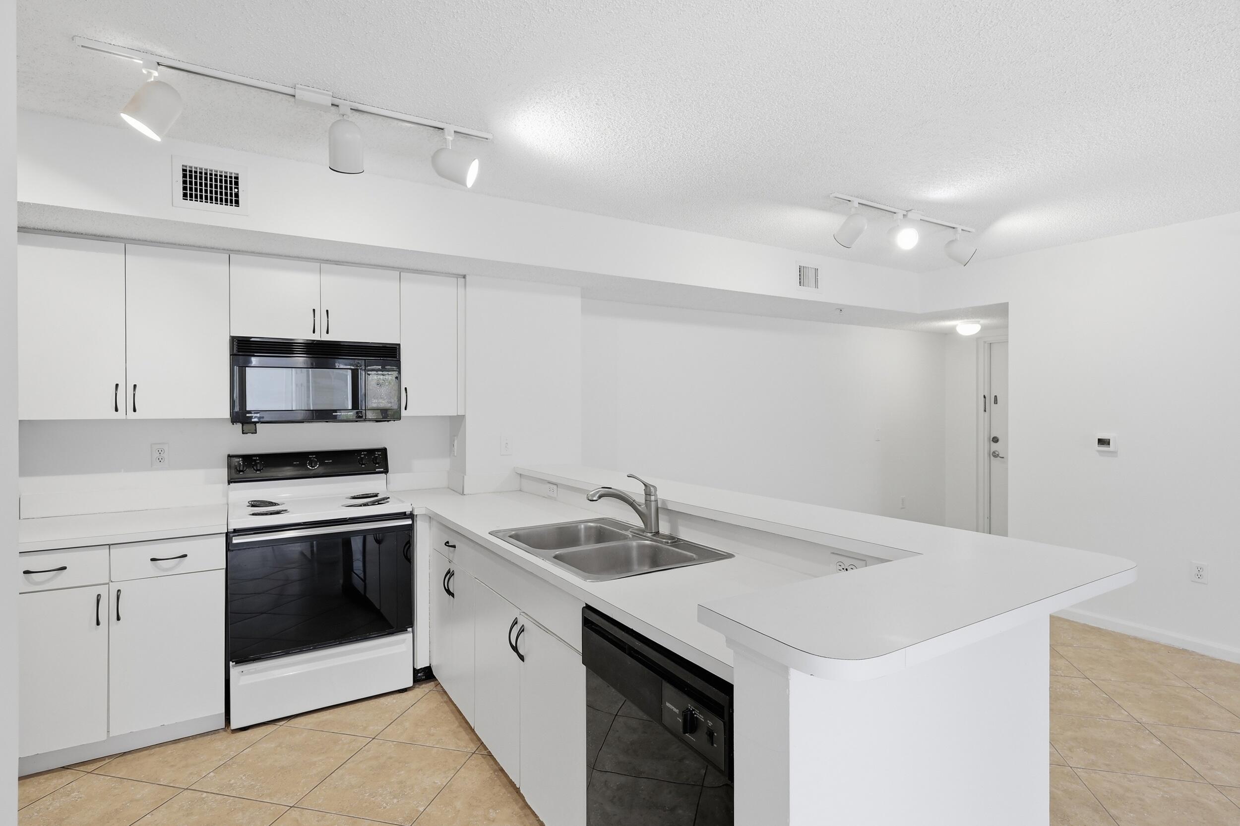 LIGHTHOUSE COVE AT TEQUESTA CONDO - Residential