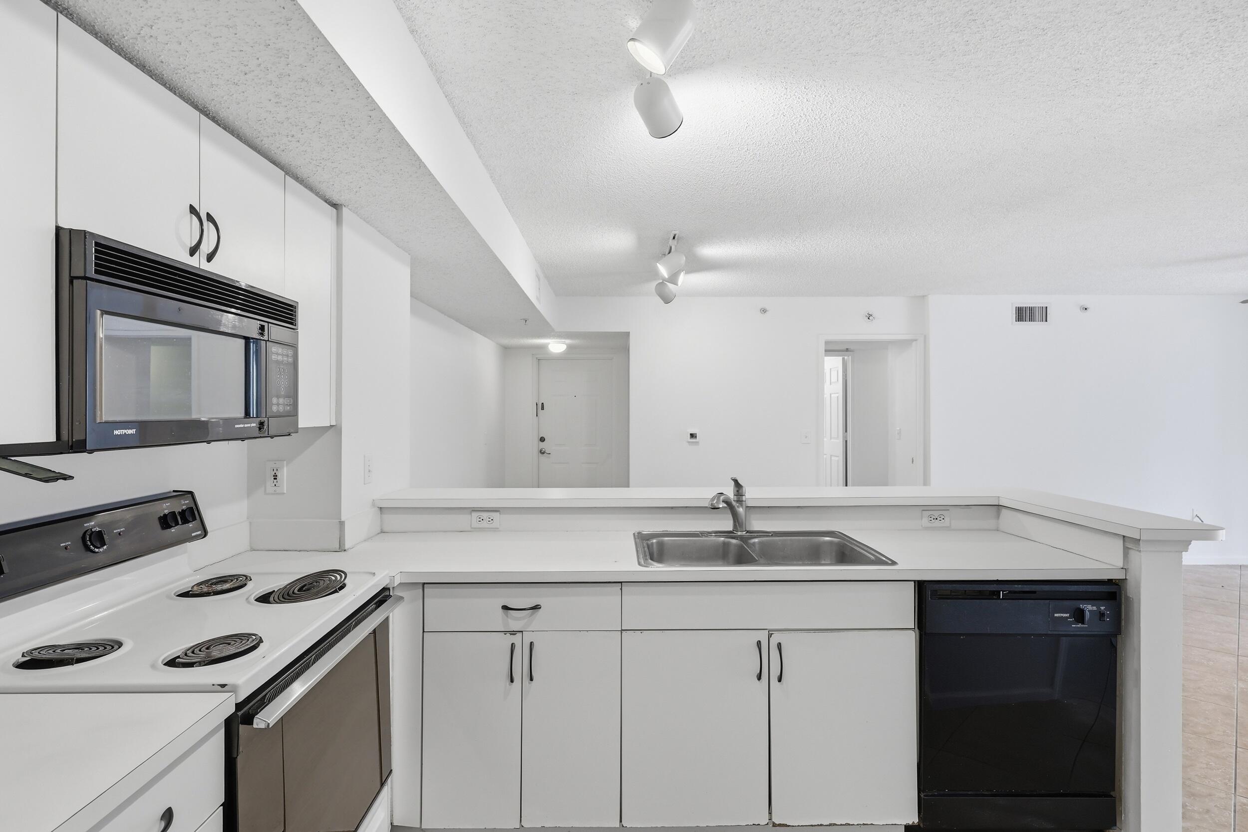 LIGHTHOUSE COVE AT TEQUESTA CONDO - Residential