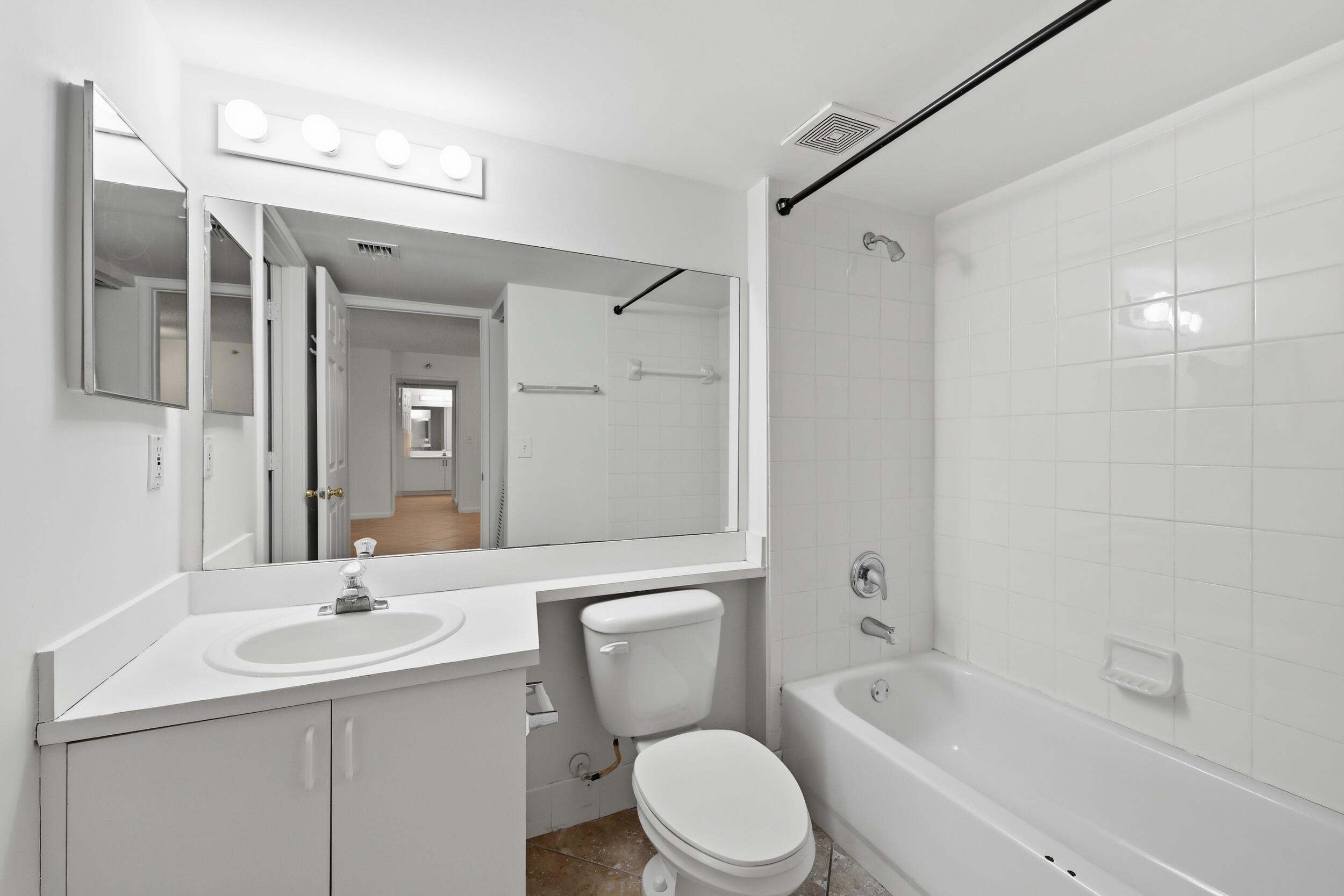 LIGHTHOUSE COVE AT TEQUESTA CONDO - Residential