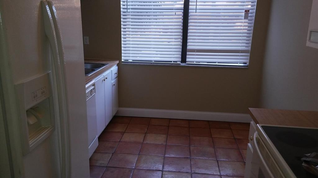 LAVERS, delray racquet - Residential Lease