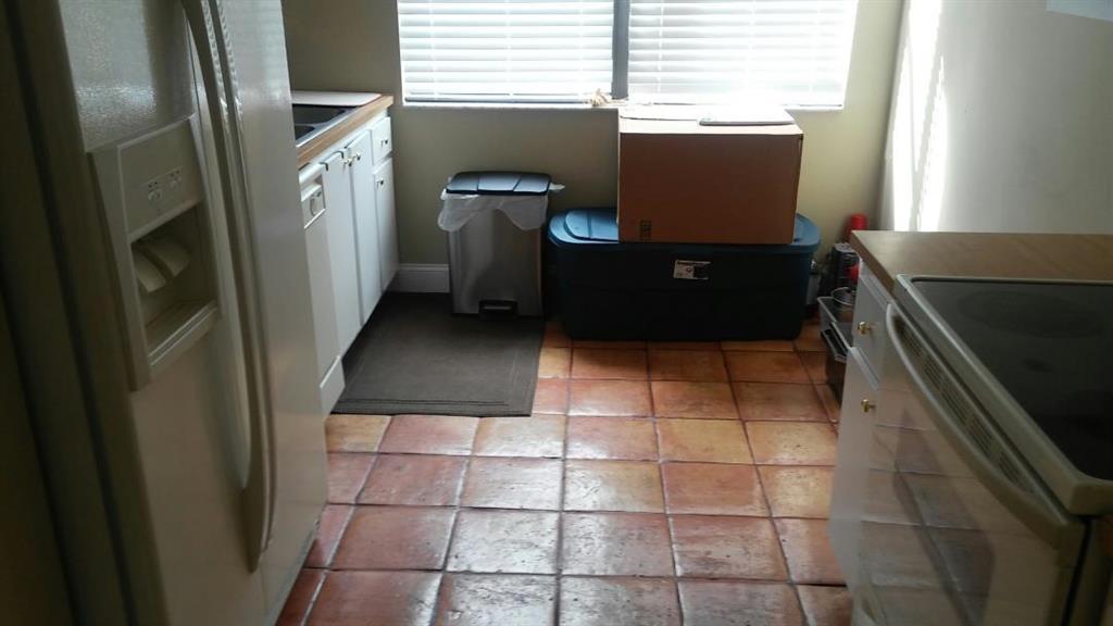 LAVERS, delray racquet - Residential Lease